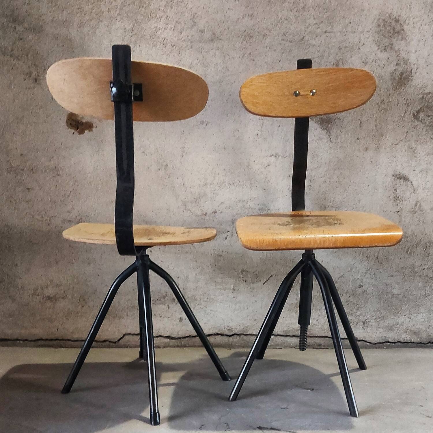 Chaise pivotante industrielle années 1960