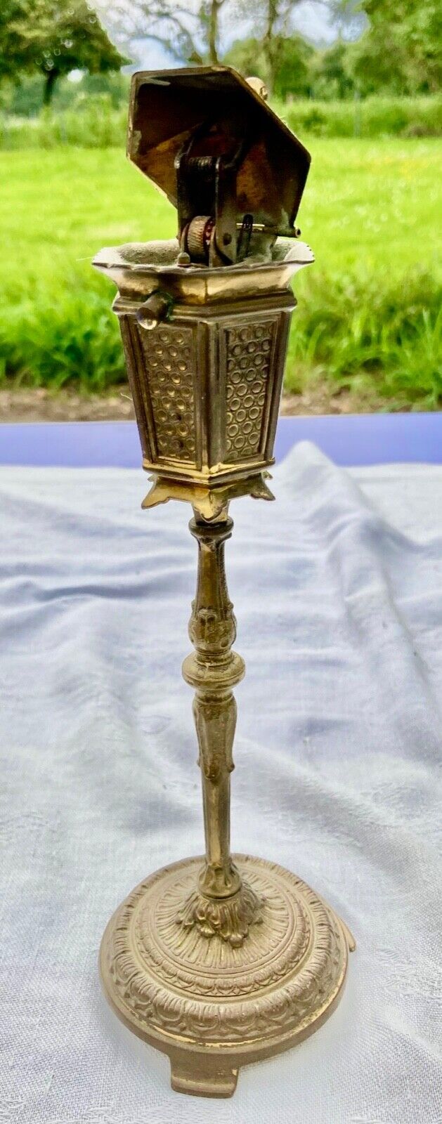 Table lighter antique