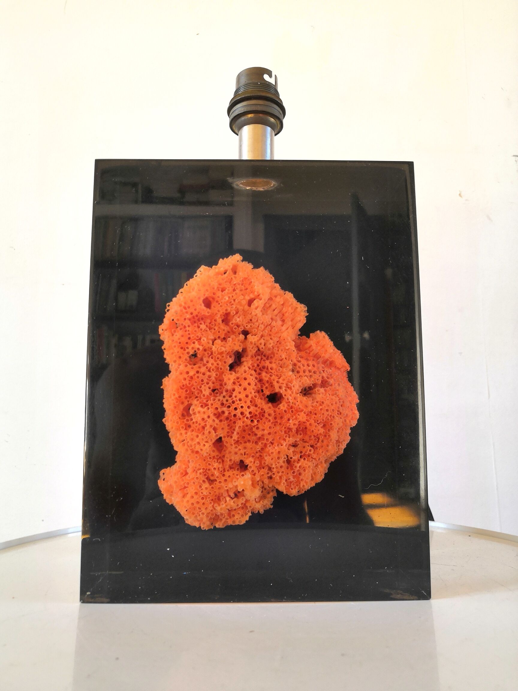 Resin lamp inclusion coral red design 70s