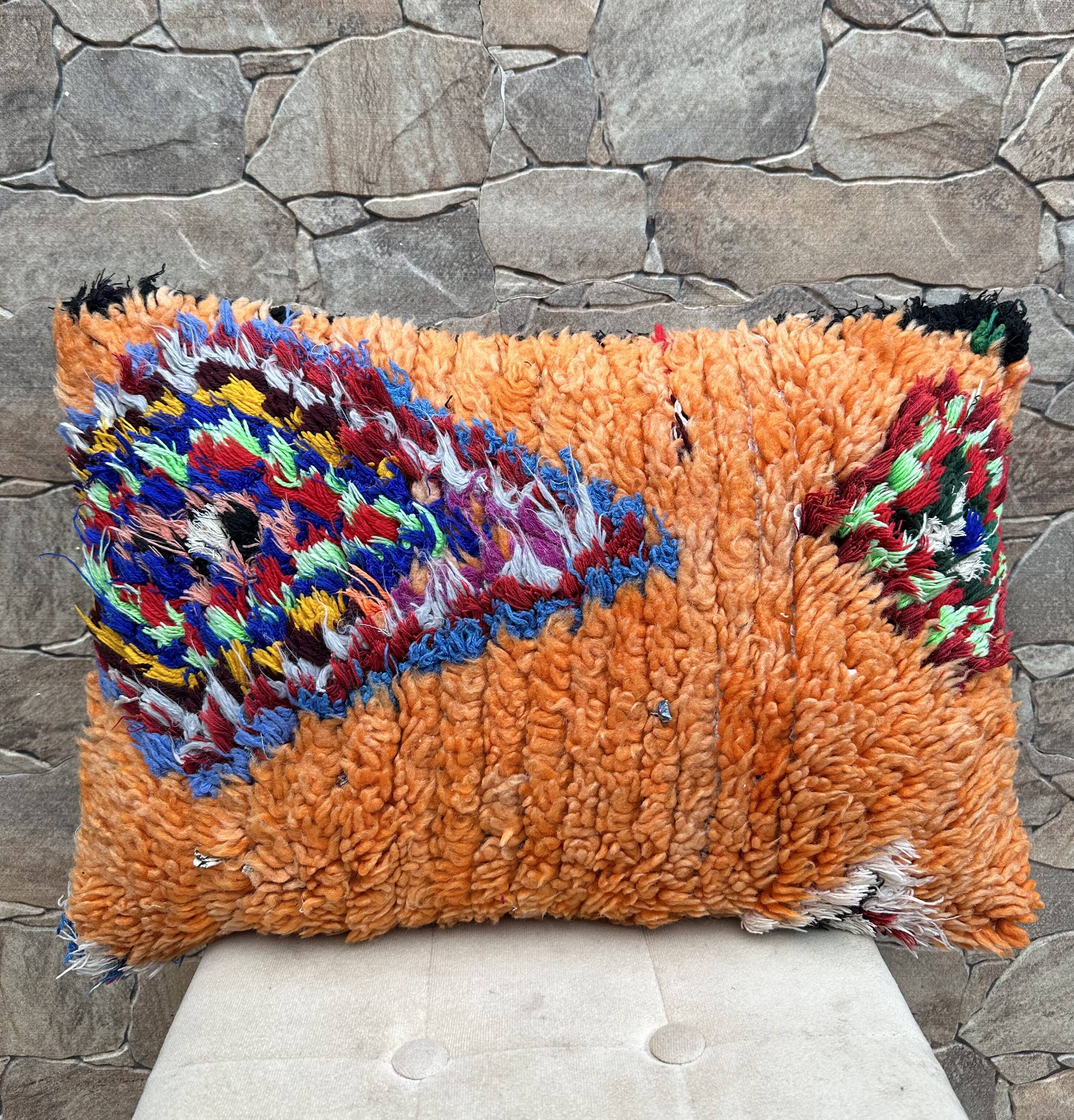 Vintage Berber Kilim cushion cover: Moroccan wool cushion.