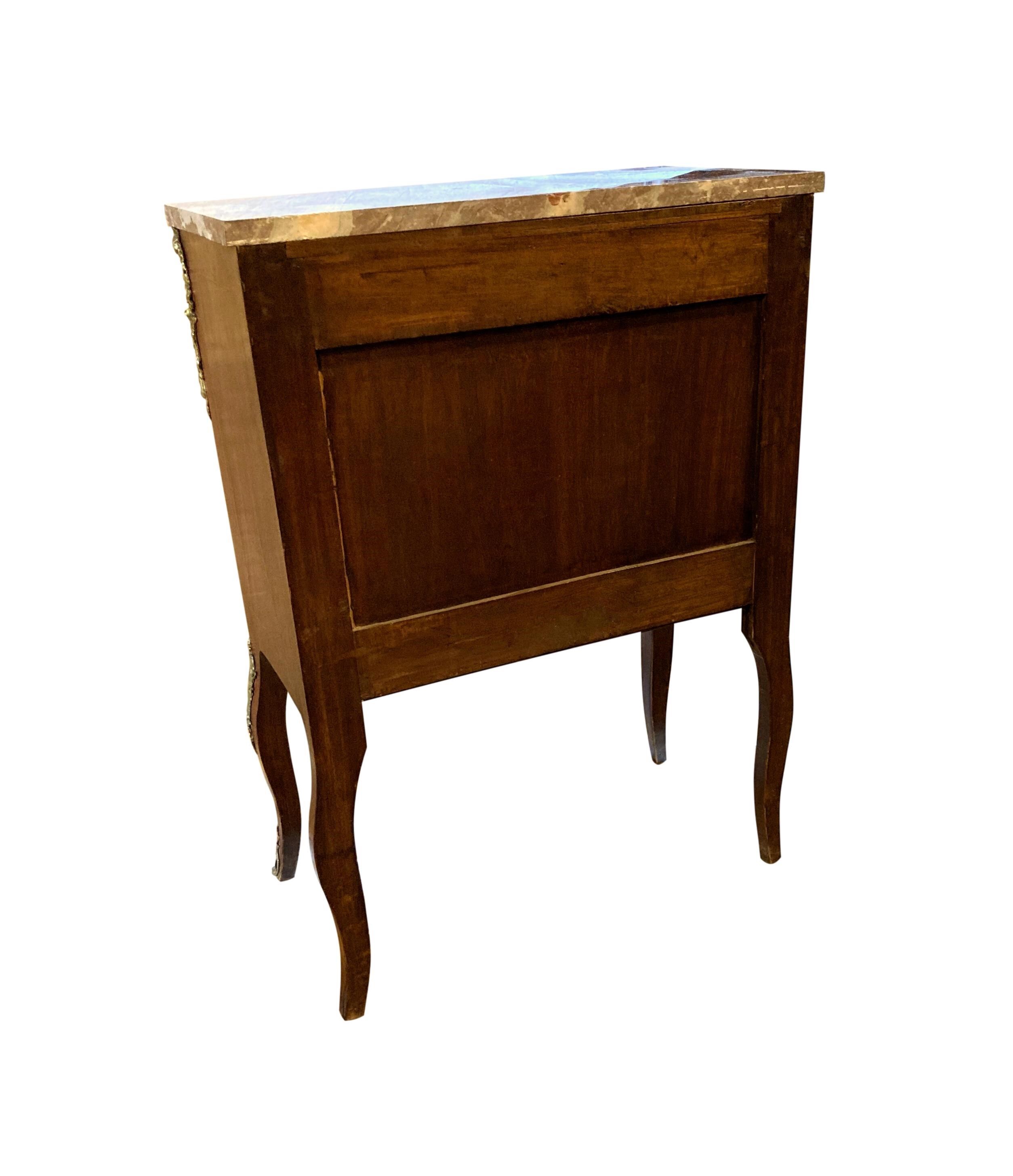 Louis XV chest of drawers in marquetry