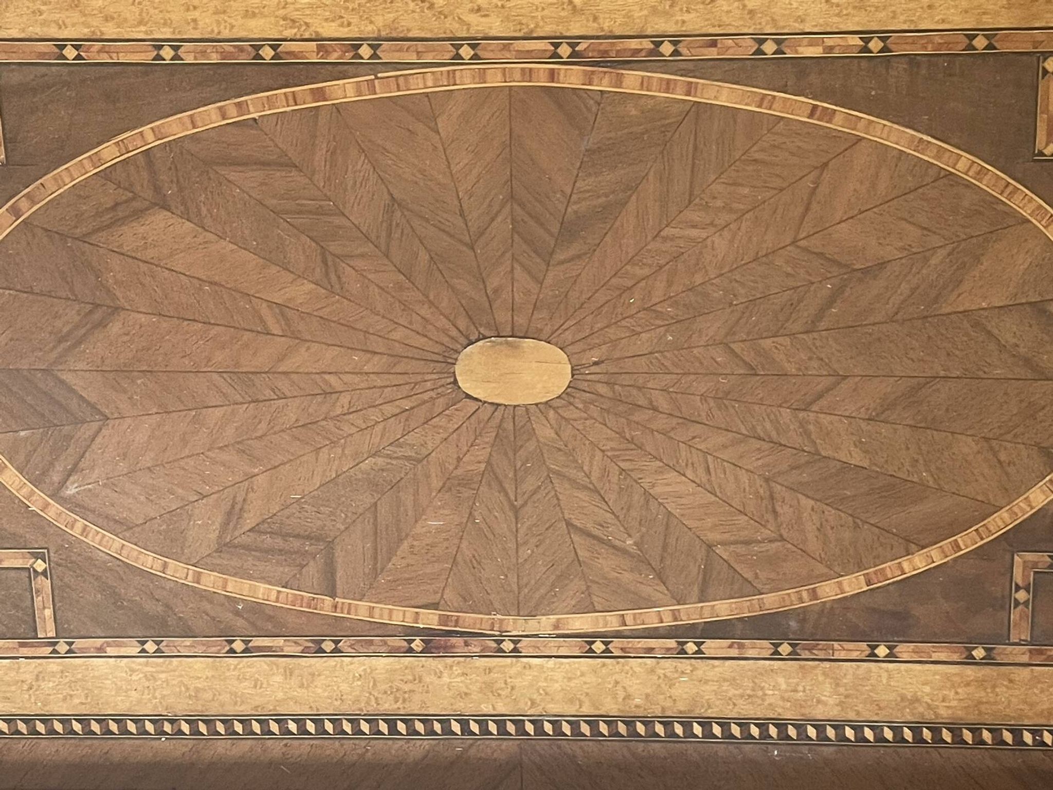 Grand plateau vintage,  marqueterie de bois sous verre