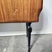 Table de chevet italienne des années 80 avec plateau en verre