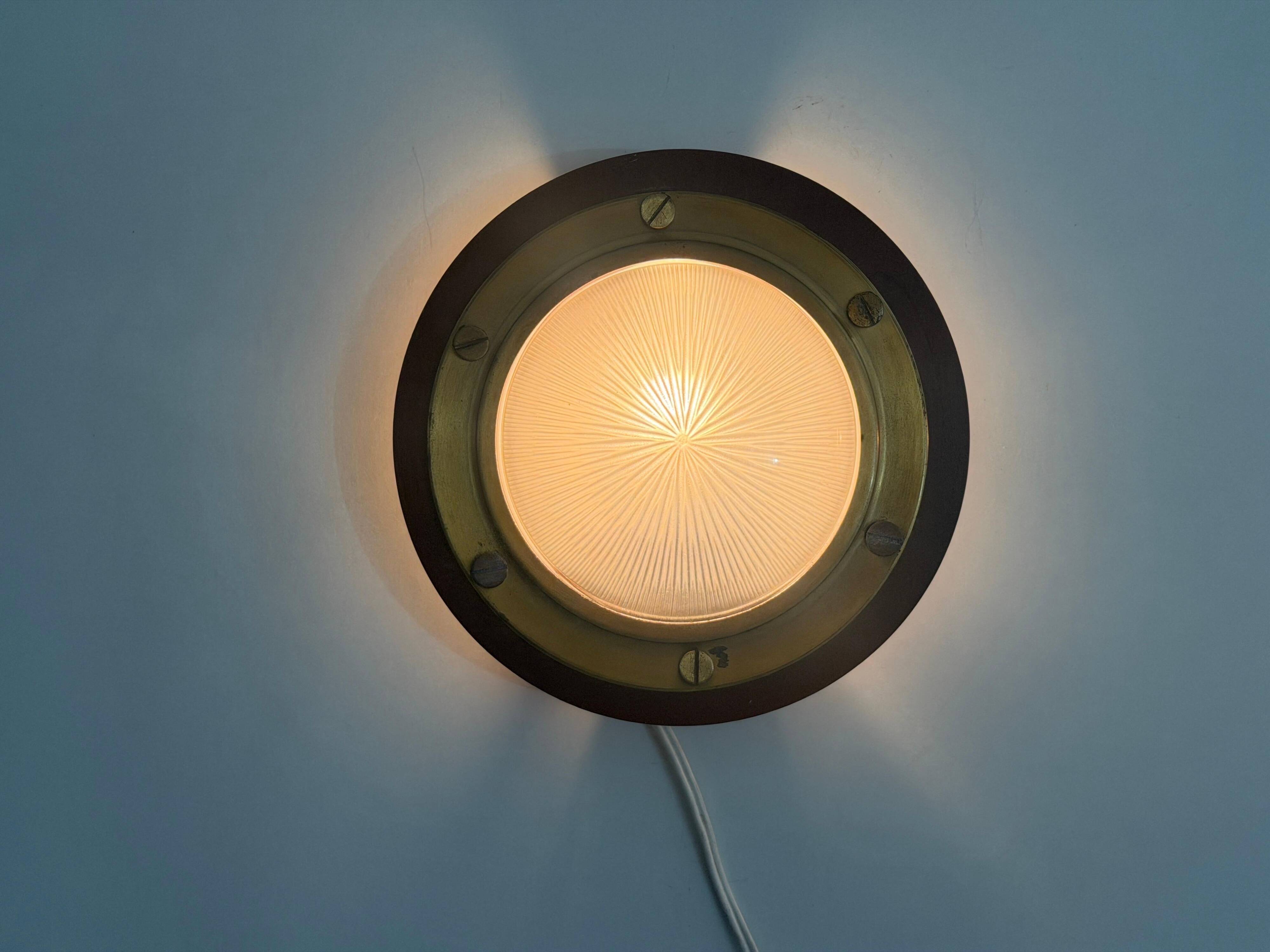 Pair of round glass wall lights, brass base and Wood Wood, 1960s, Italy.