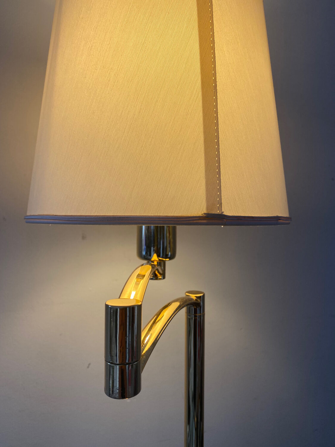 Vintage e-reader lamp from the 70s