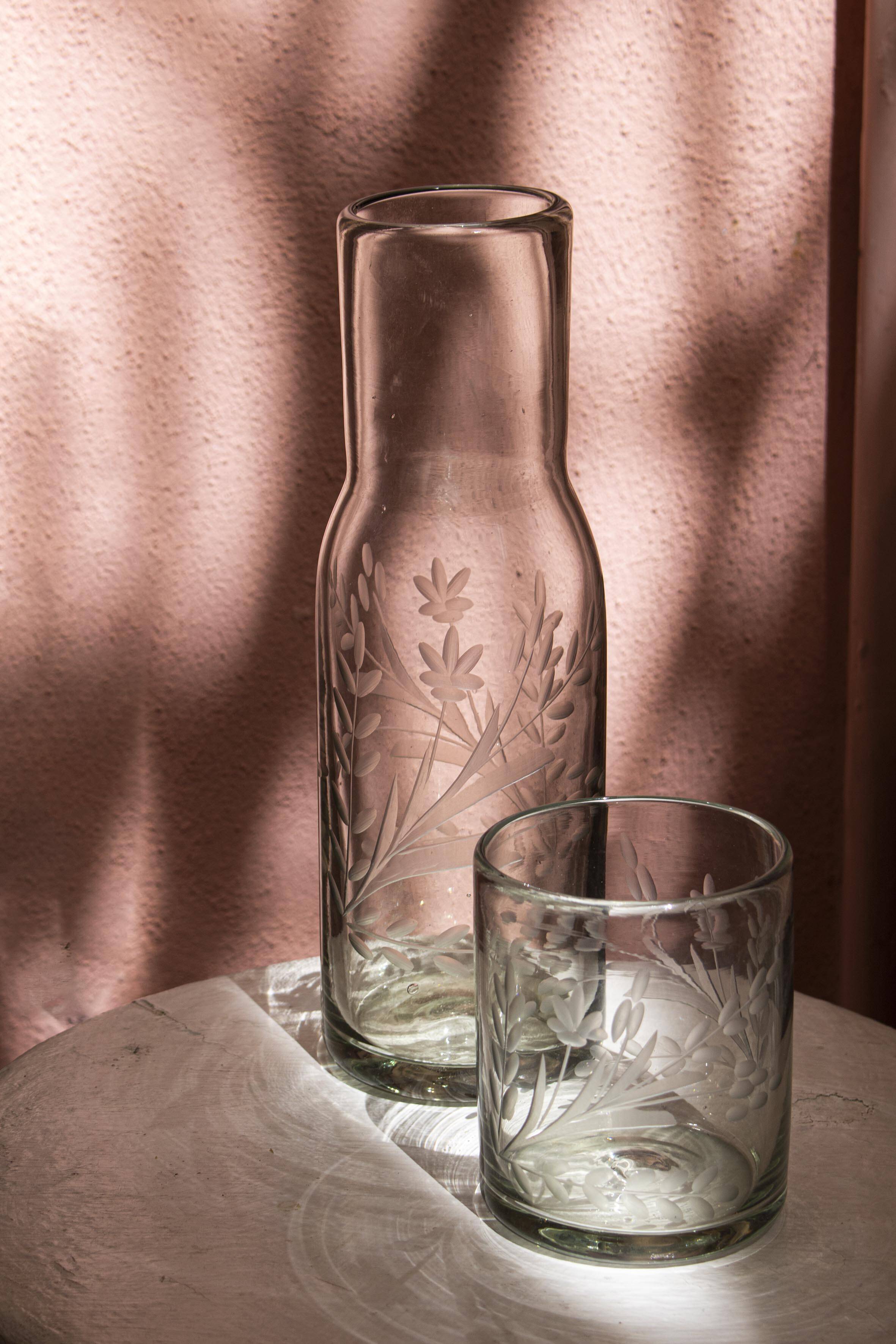 Carafe et verre en verre soufflé et gravé