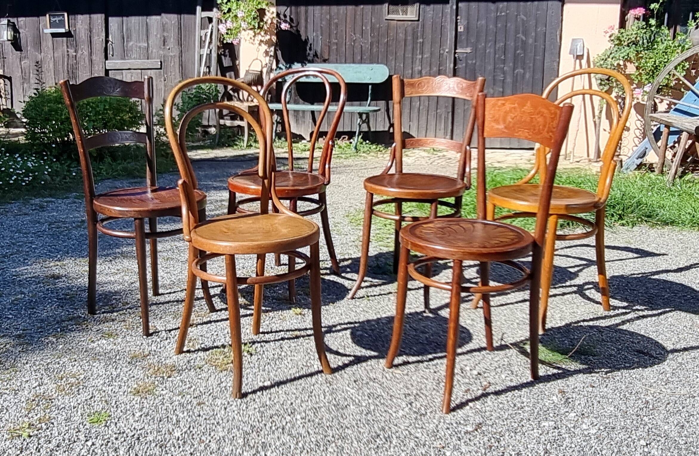 6 Thonet Fischel bistro chairs and others in curved wood from the early 20th century