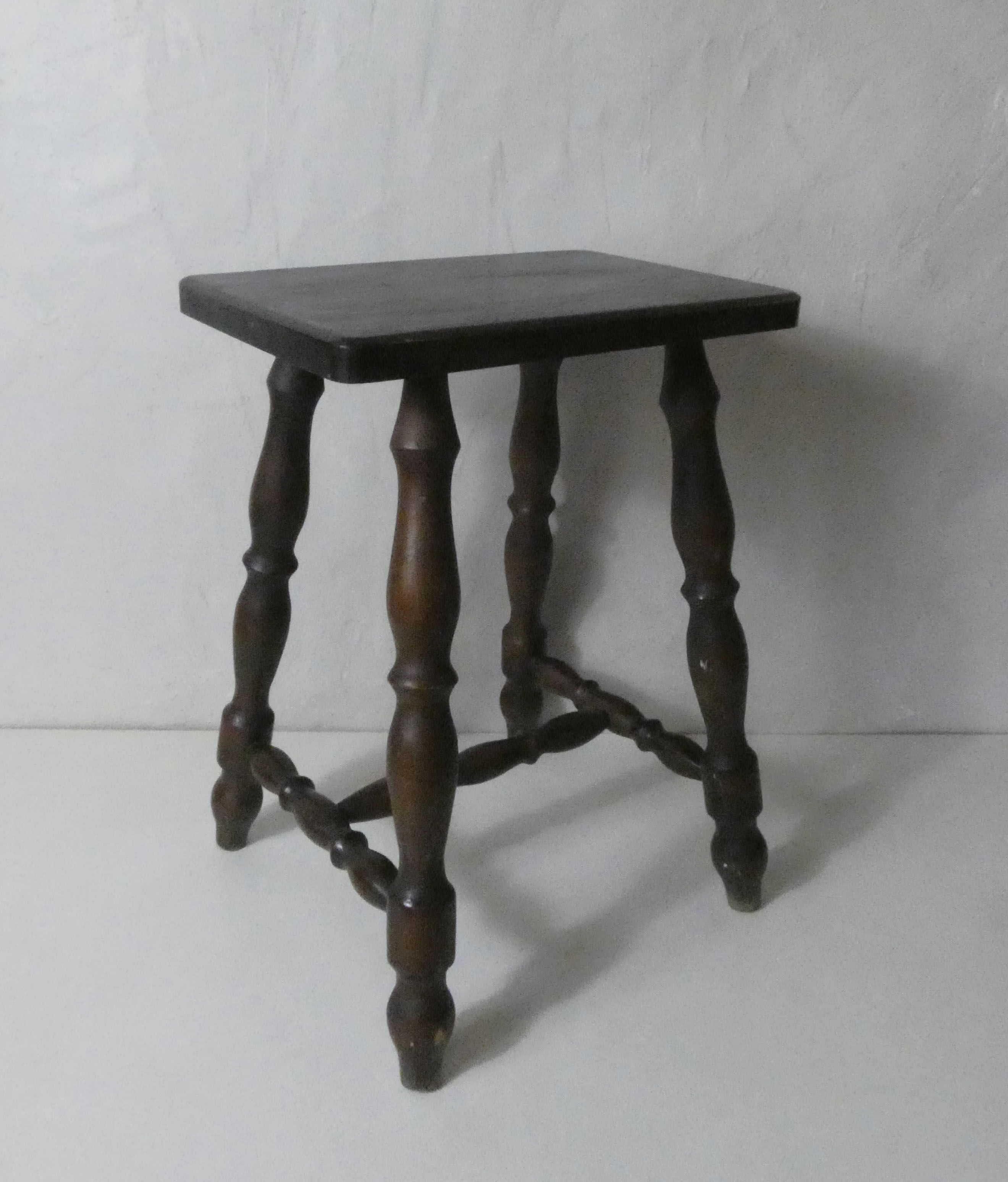 Former breton folk art stool