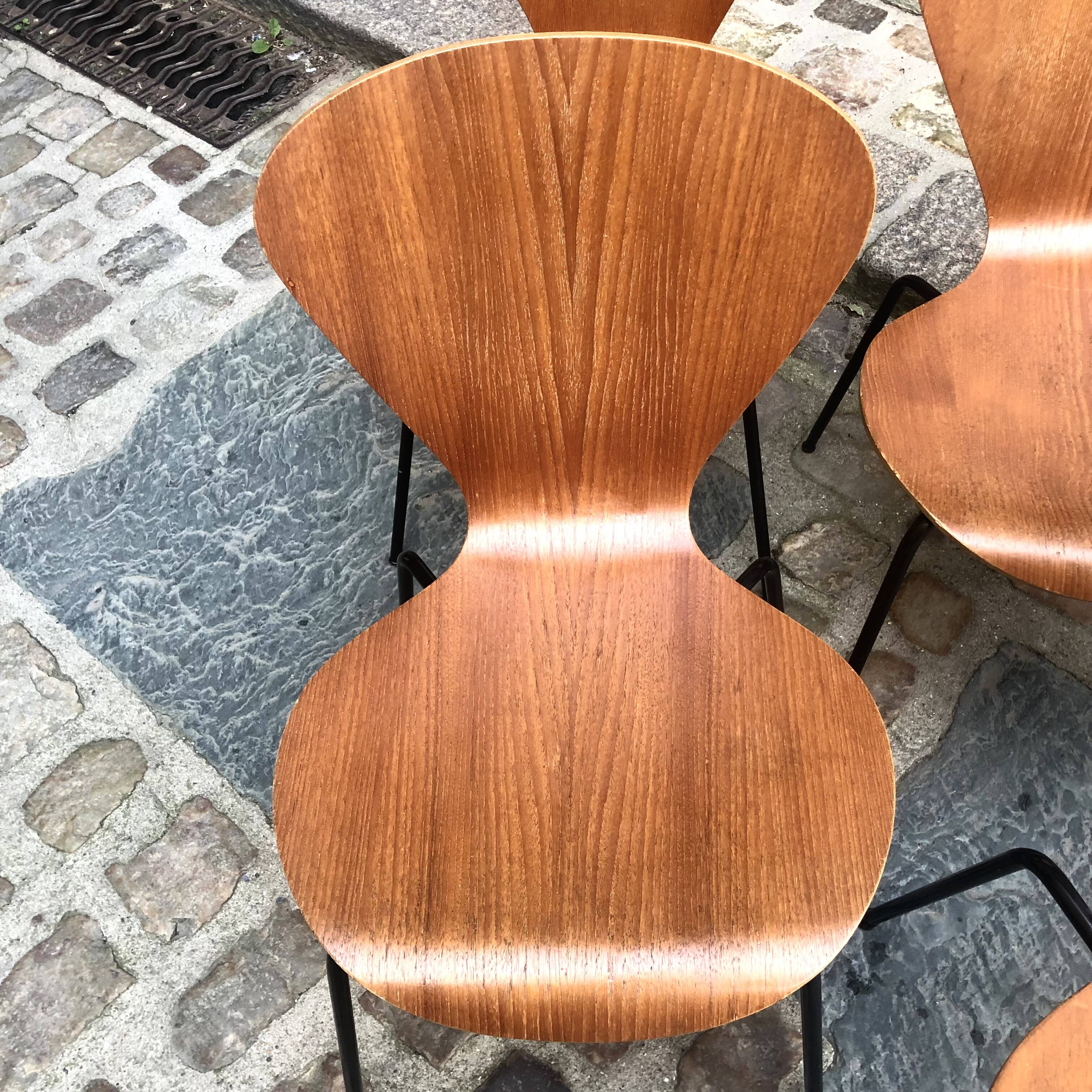 5 Arne Jacobsen chairs