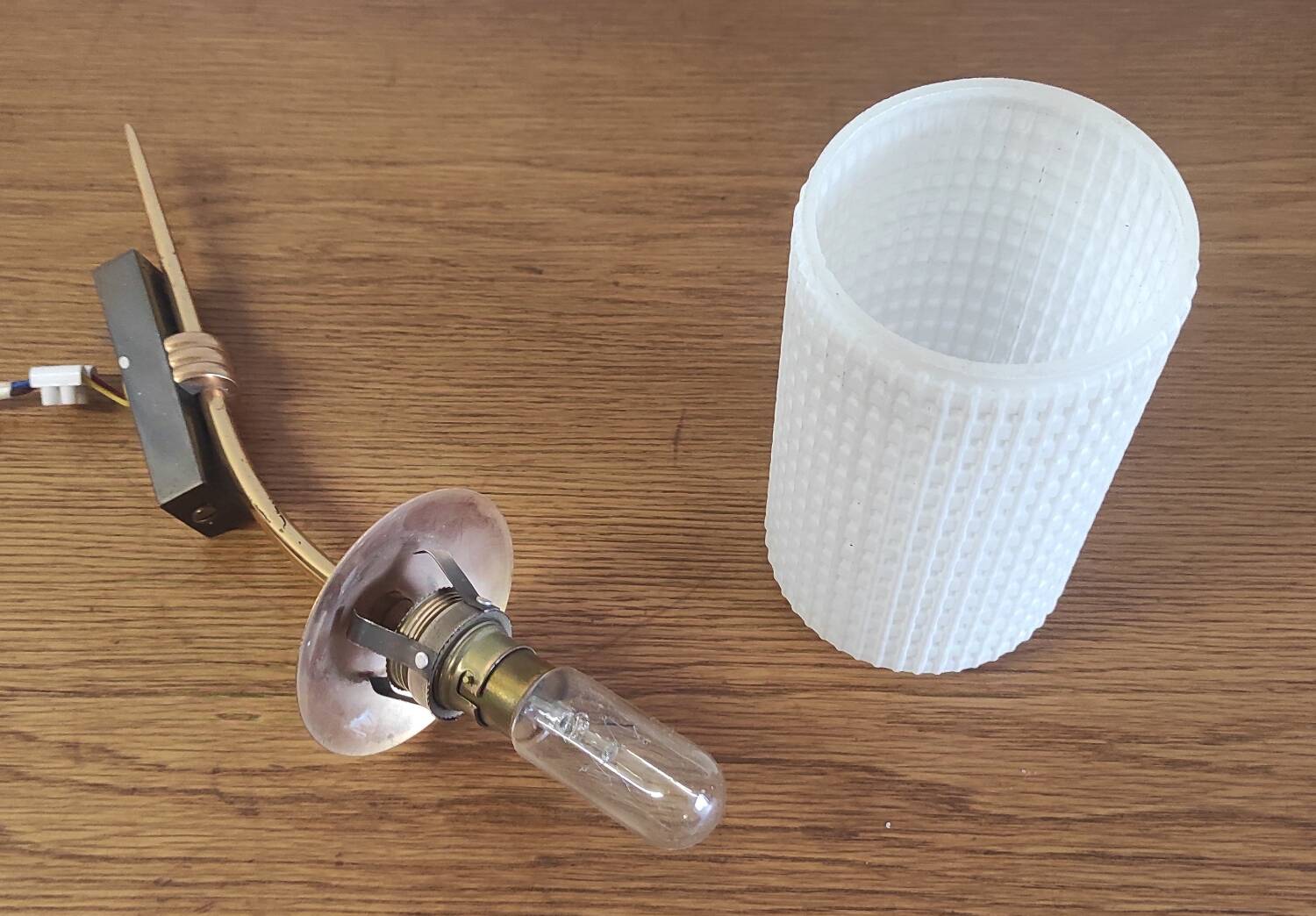 Wall lamp in gilded brass and opaline - mid. 20th century