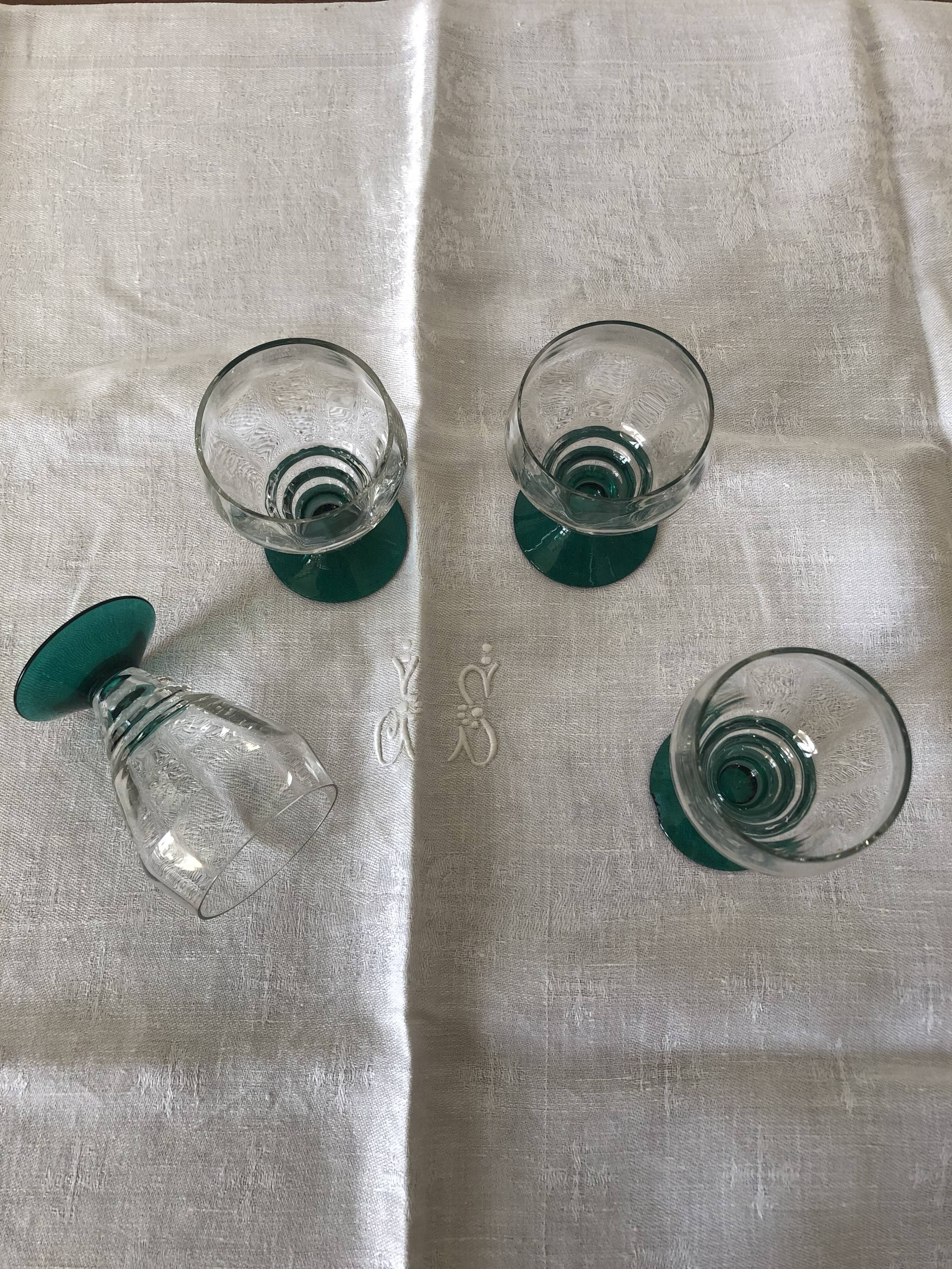 Lot de 4 verres à vin doux années 30