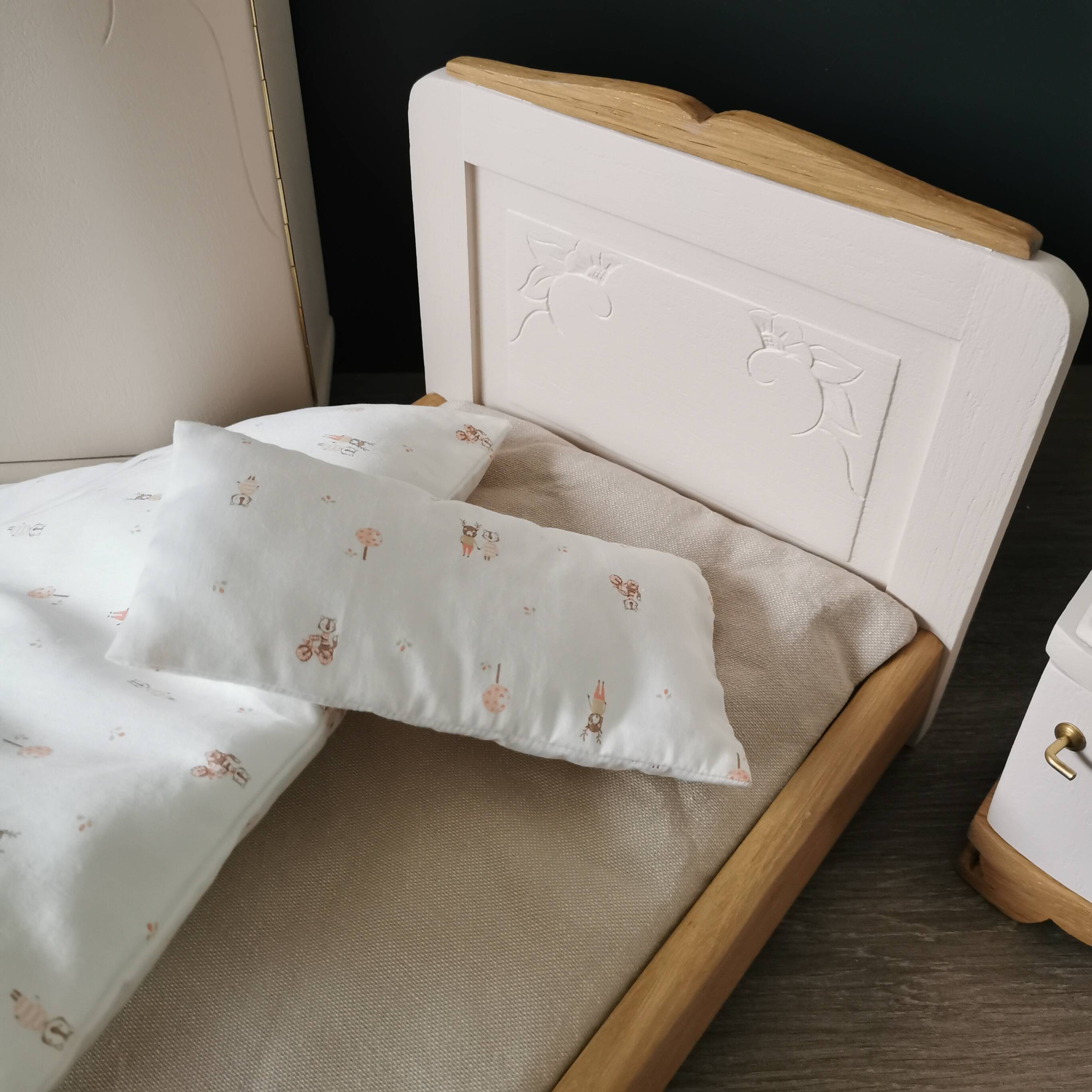 Art Deco doll's room