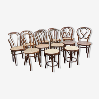 Lot de 10 chaises et 2 tabourets de bistrot