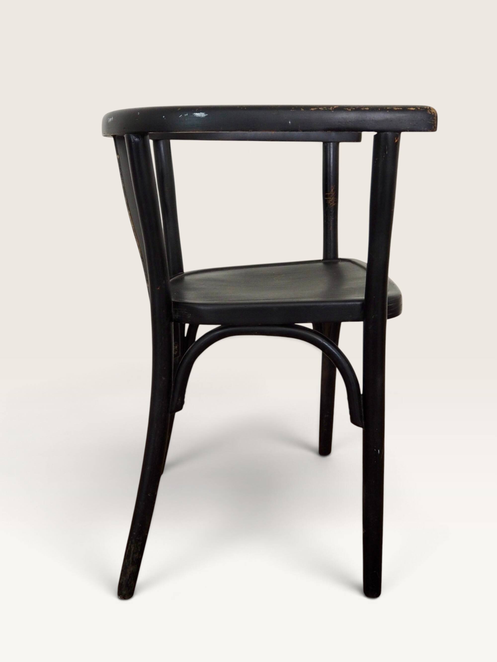 Curved black lacquered wooden armchair in Thonet style