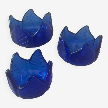 Trio de bougeoirs vintage en verre moulé bleu cobalt