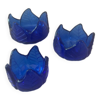 Trio de bougeoirs vintage en verre moulé bleu cobalt