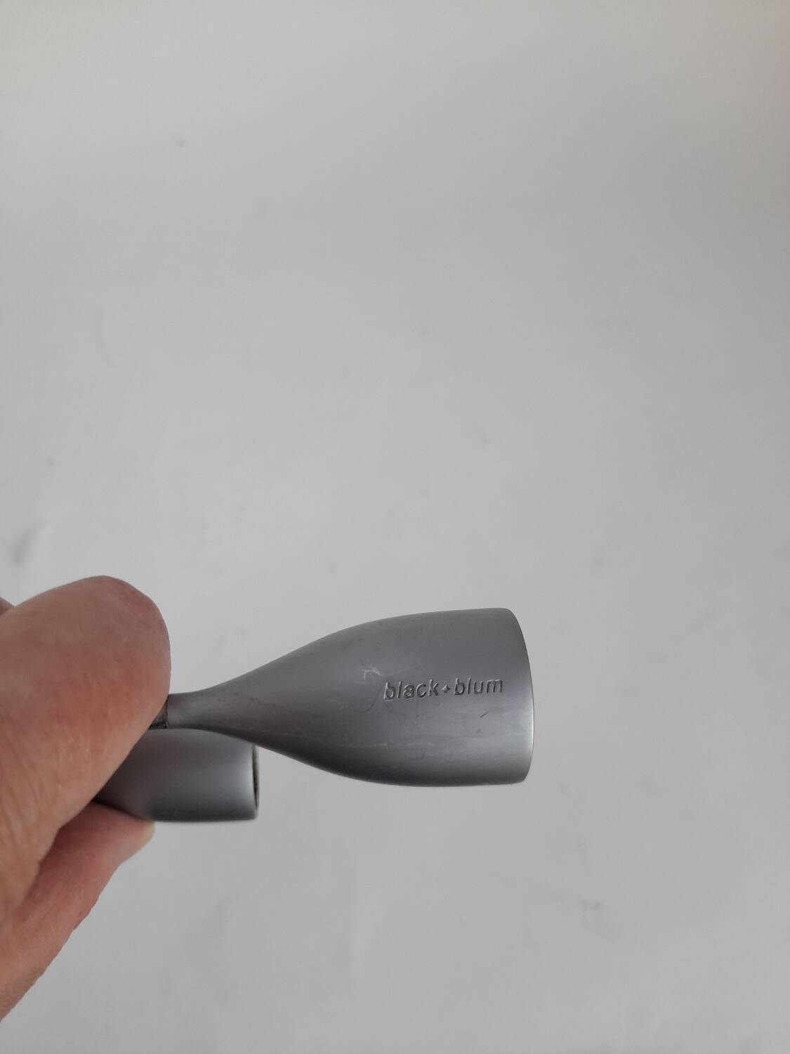 Curved candle holder Black+Blum