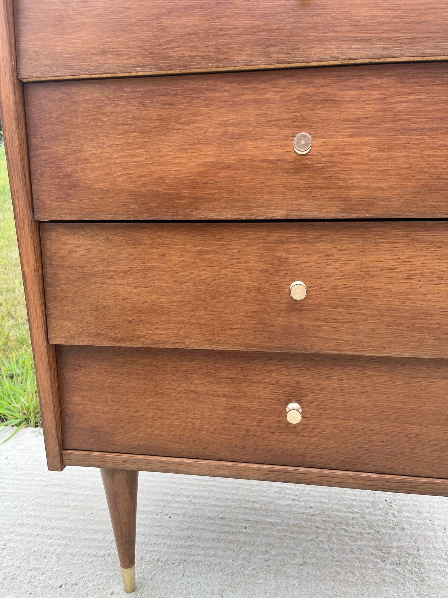 Chiffonnier à 6 tiroirs en bois et laiton