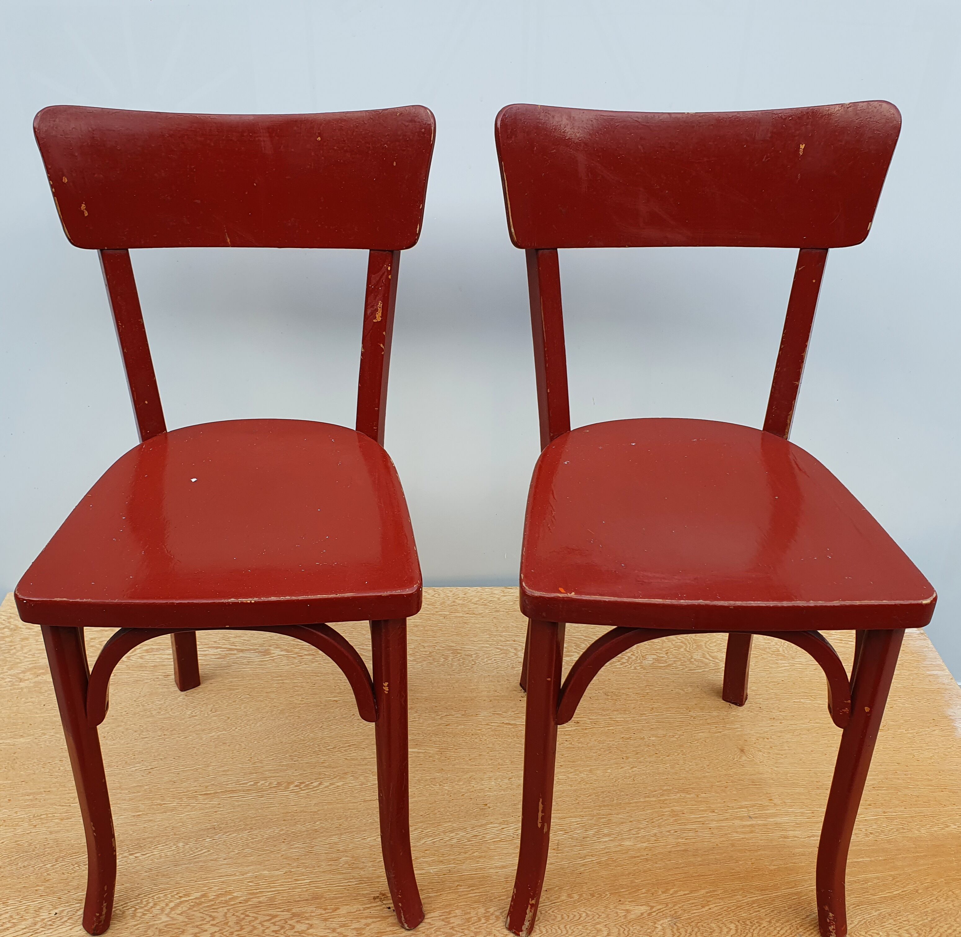 4 red chairs bistro Baumann