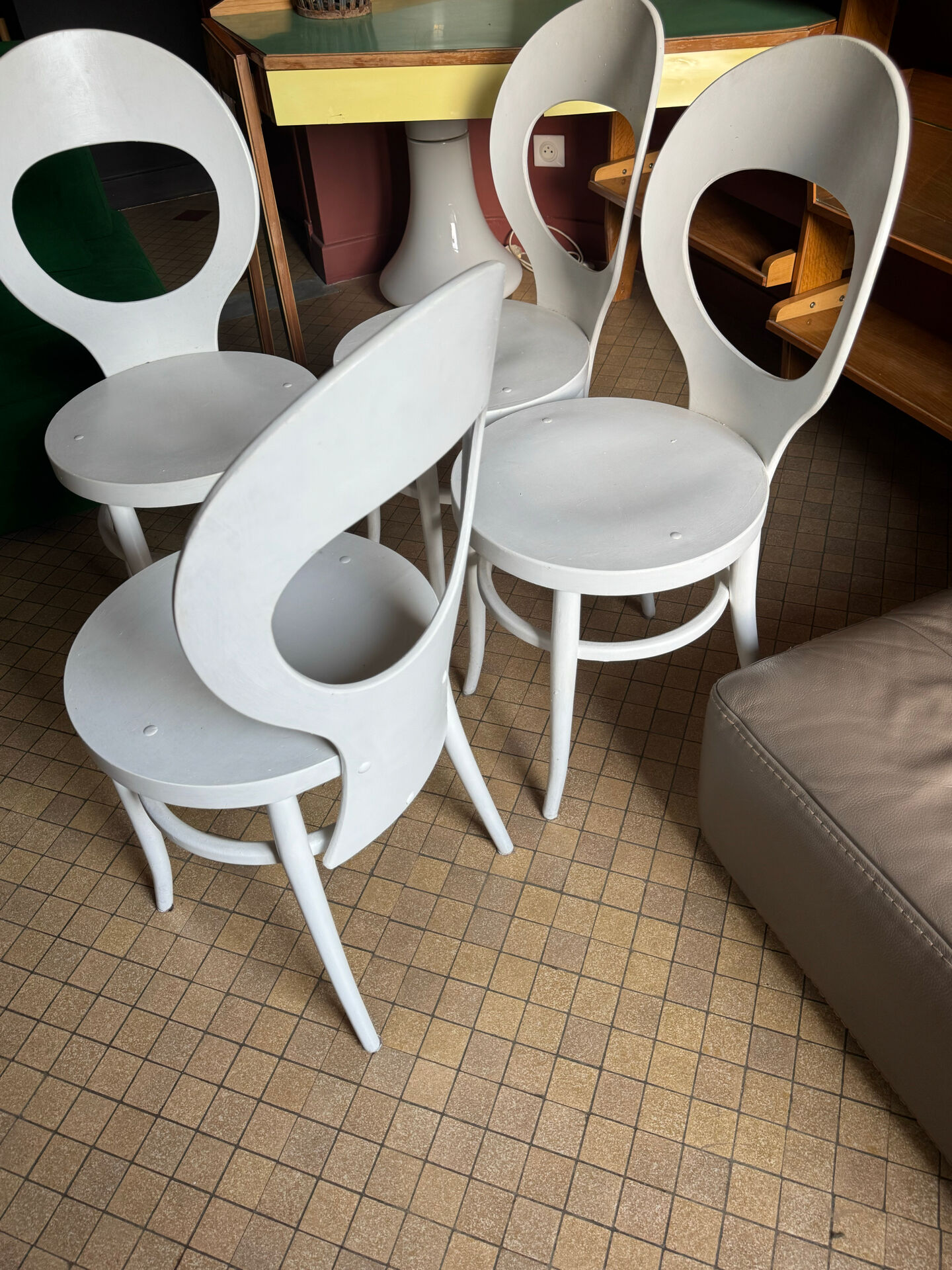 4 chaises modèle mouette Baumann