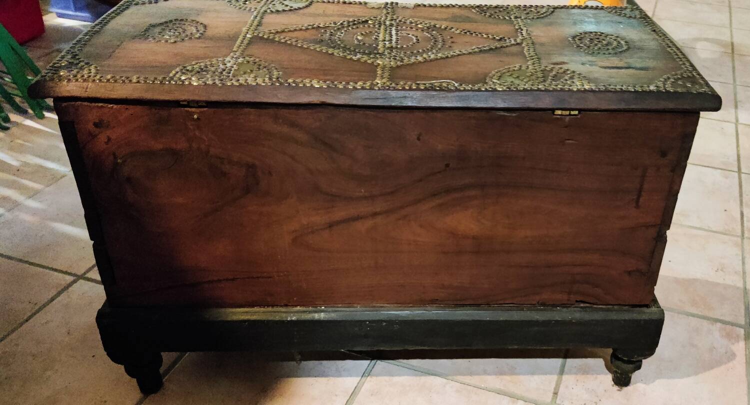 Yemeni chest in studded wood