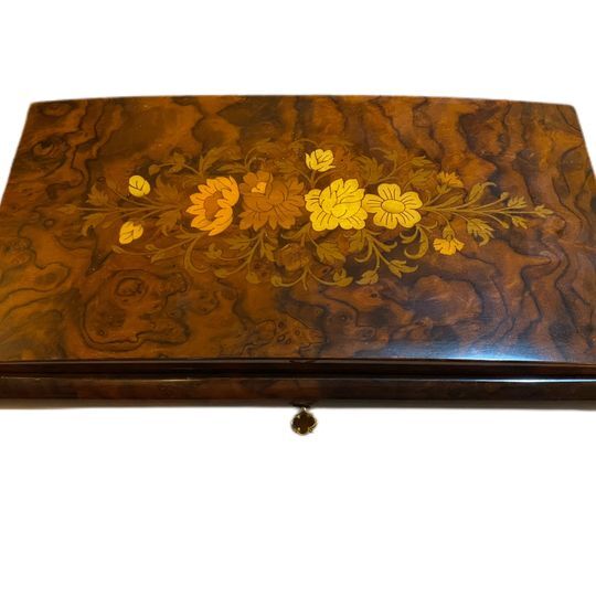 Jewelry box, music box, vintage