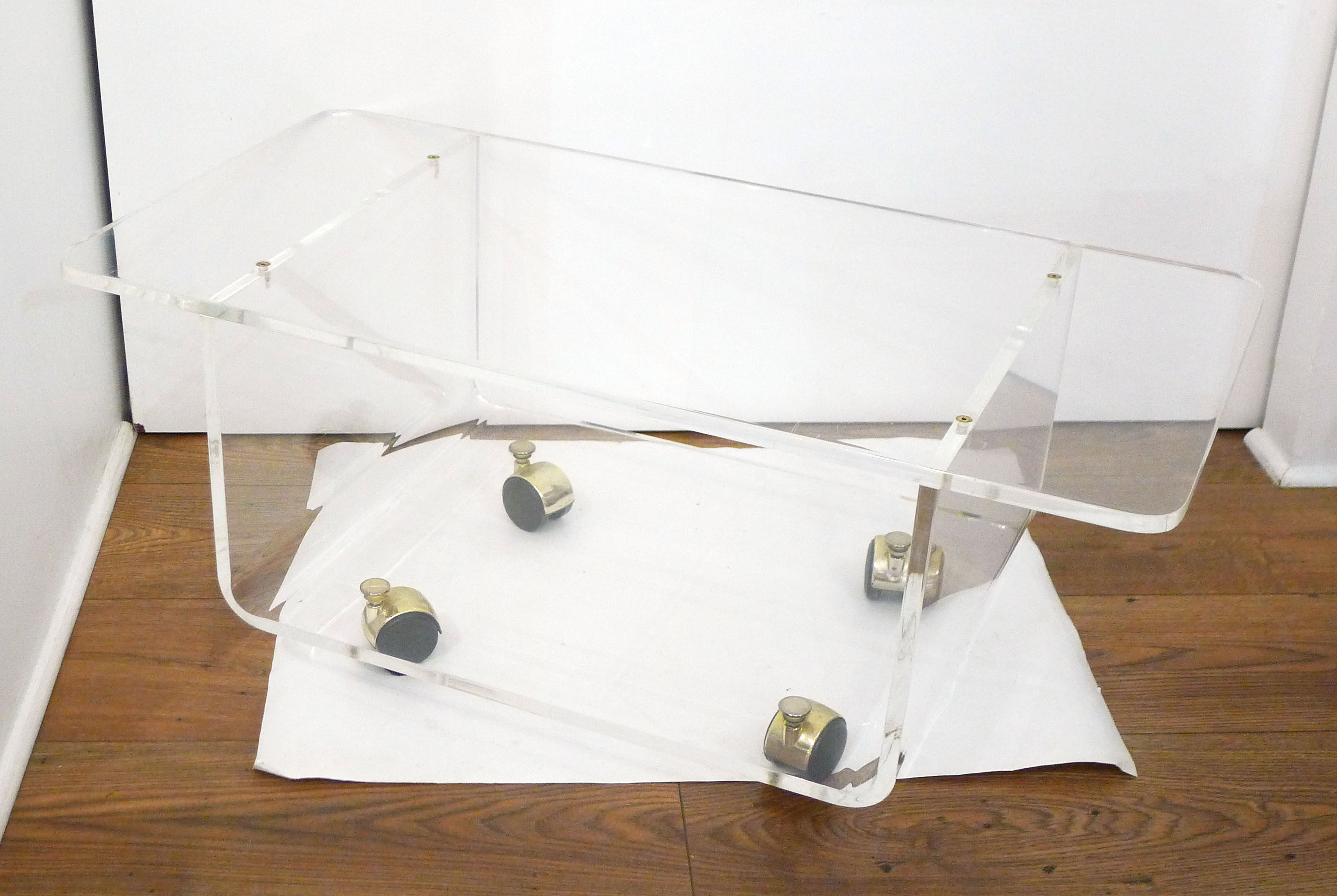 Transparent thermoformed plexi coffee table, on wheels