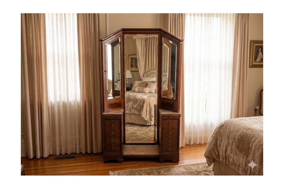 Antique dressing table from the 1920s, Poland.