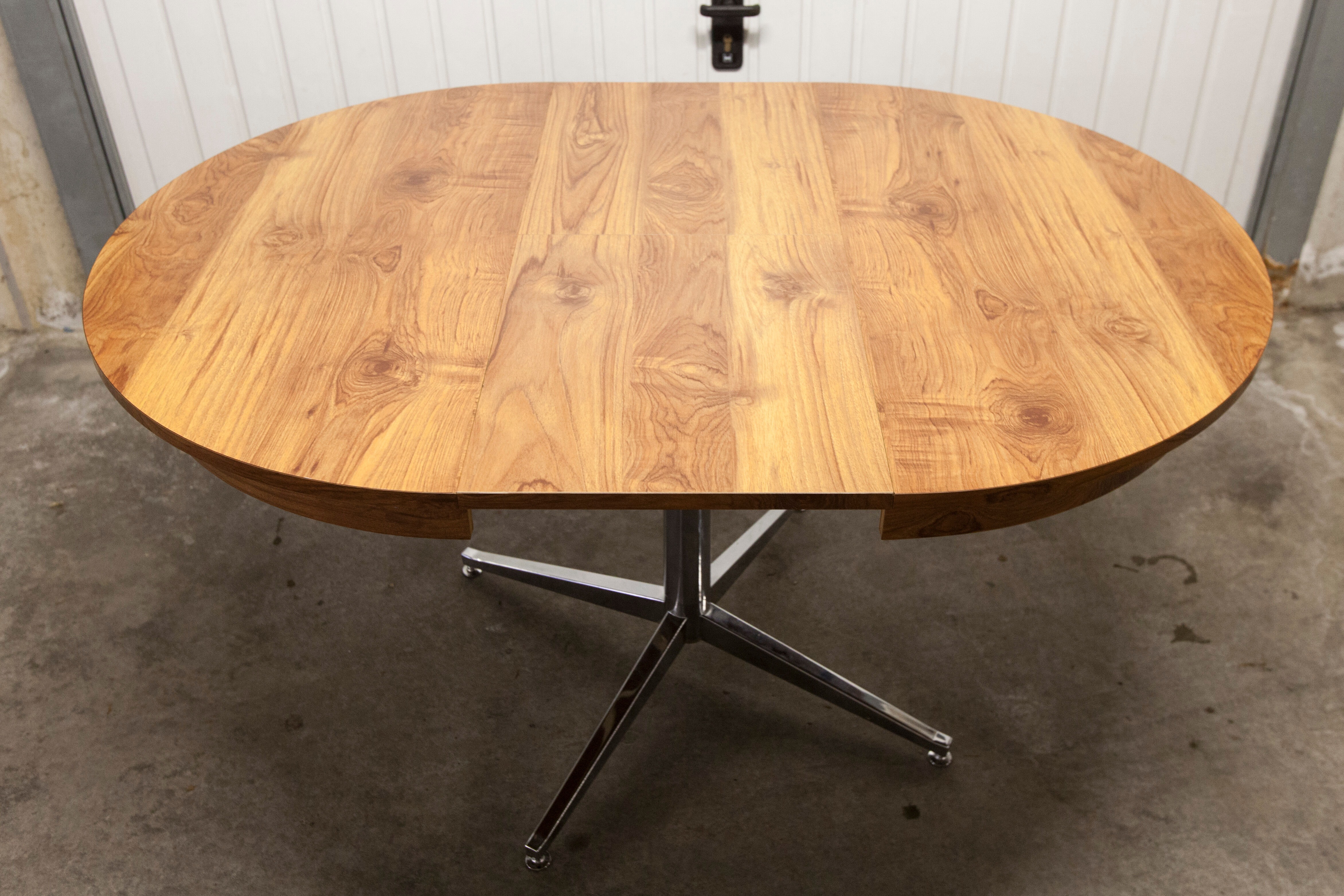 Dining table 1970 extendable formica feet cross atypical chrome