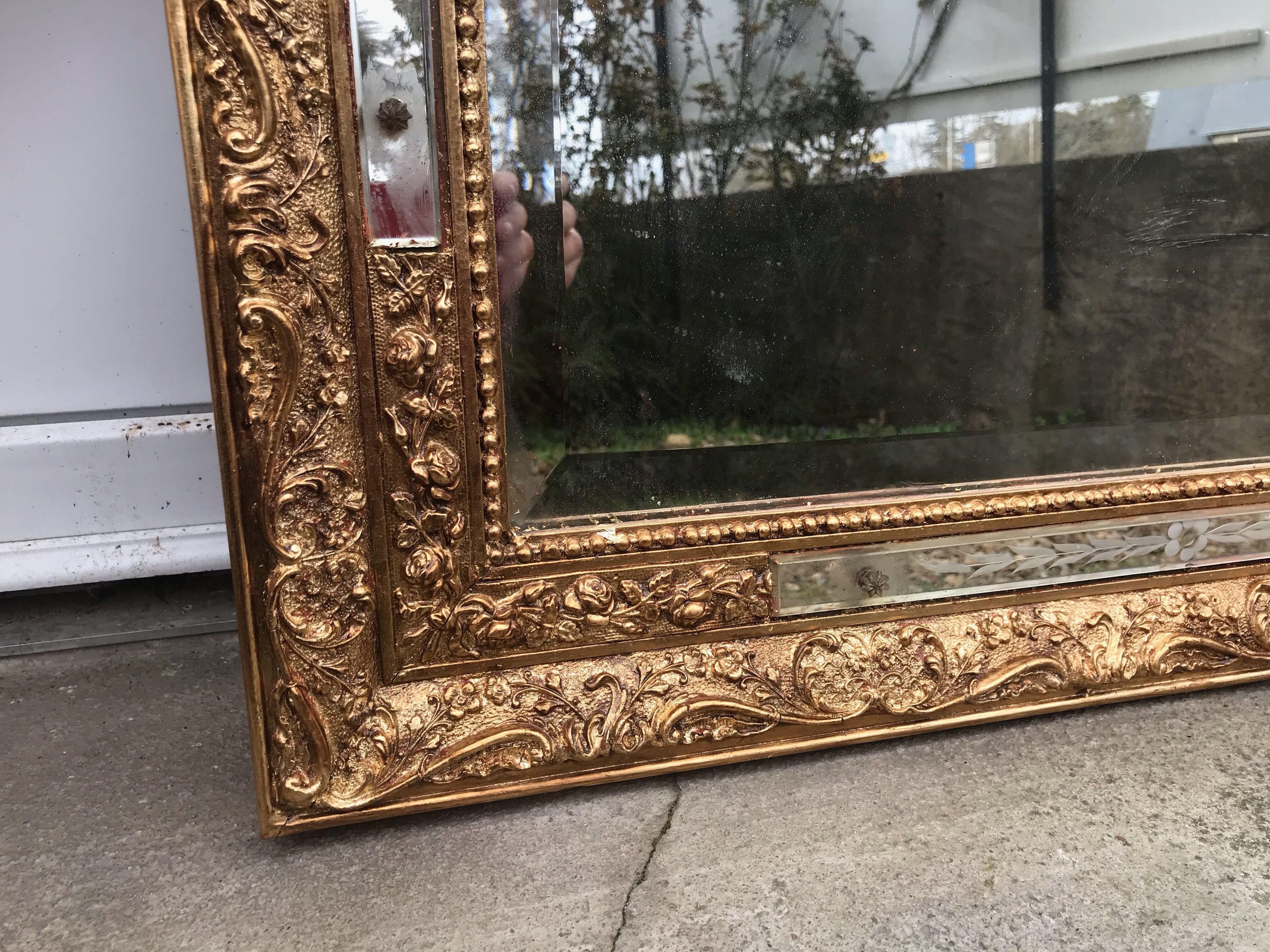 Golden mirror with pediment 134 x 77 cm
