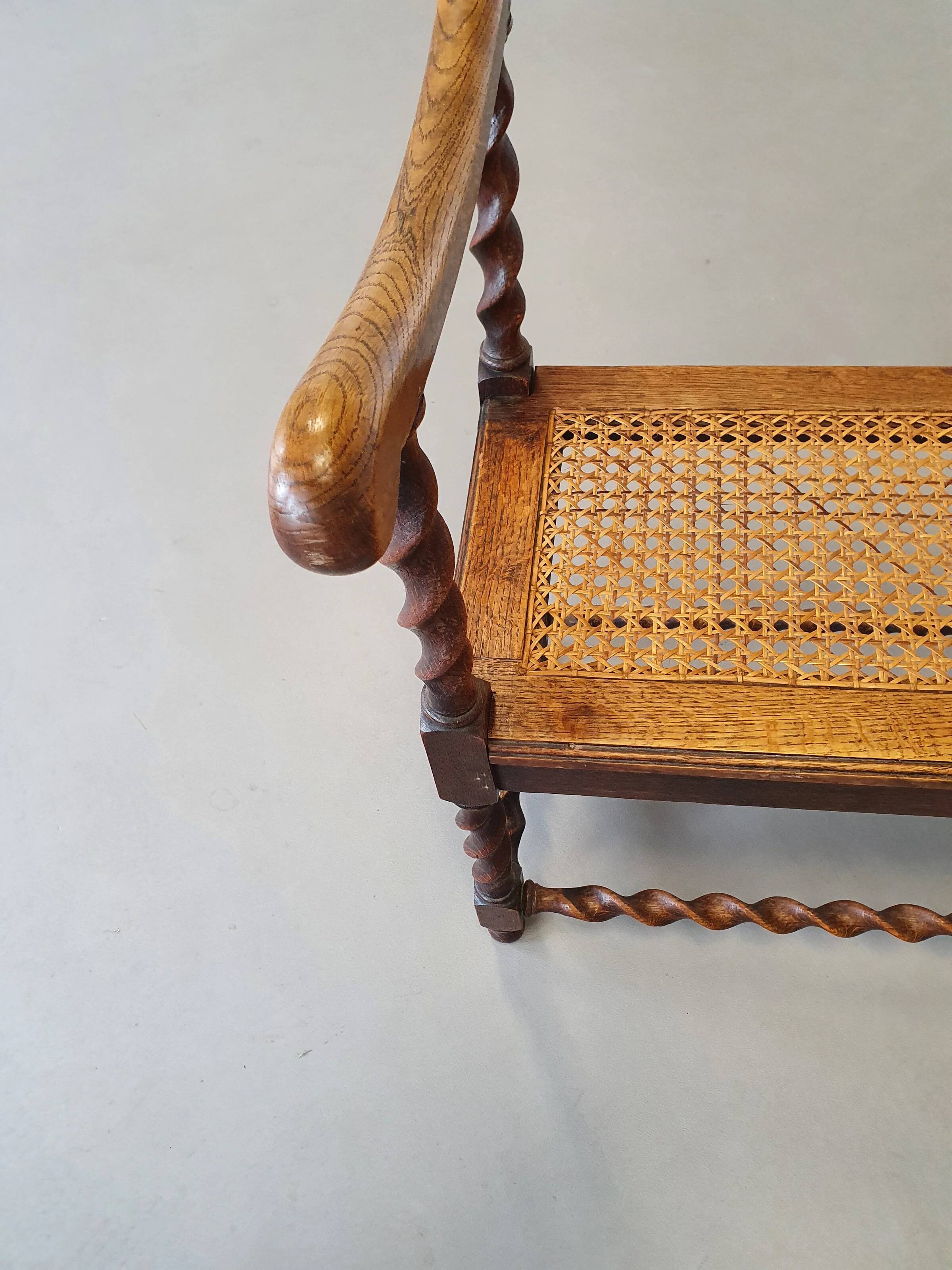 Wokkel chair with armrests and webbing seat