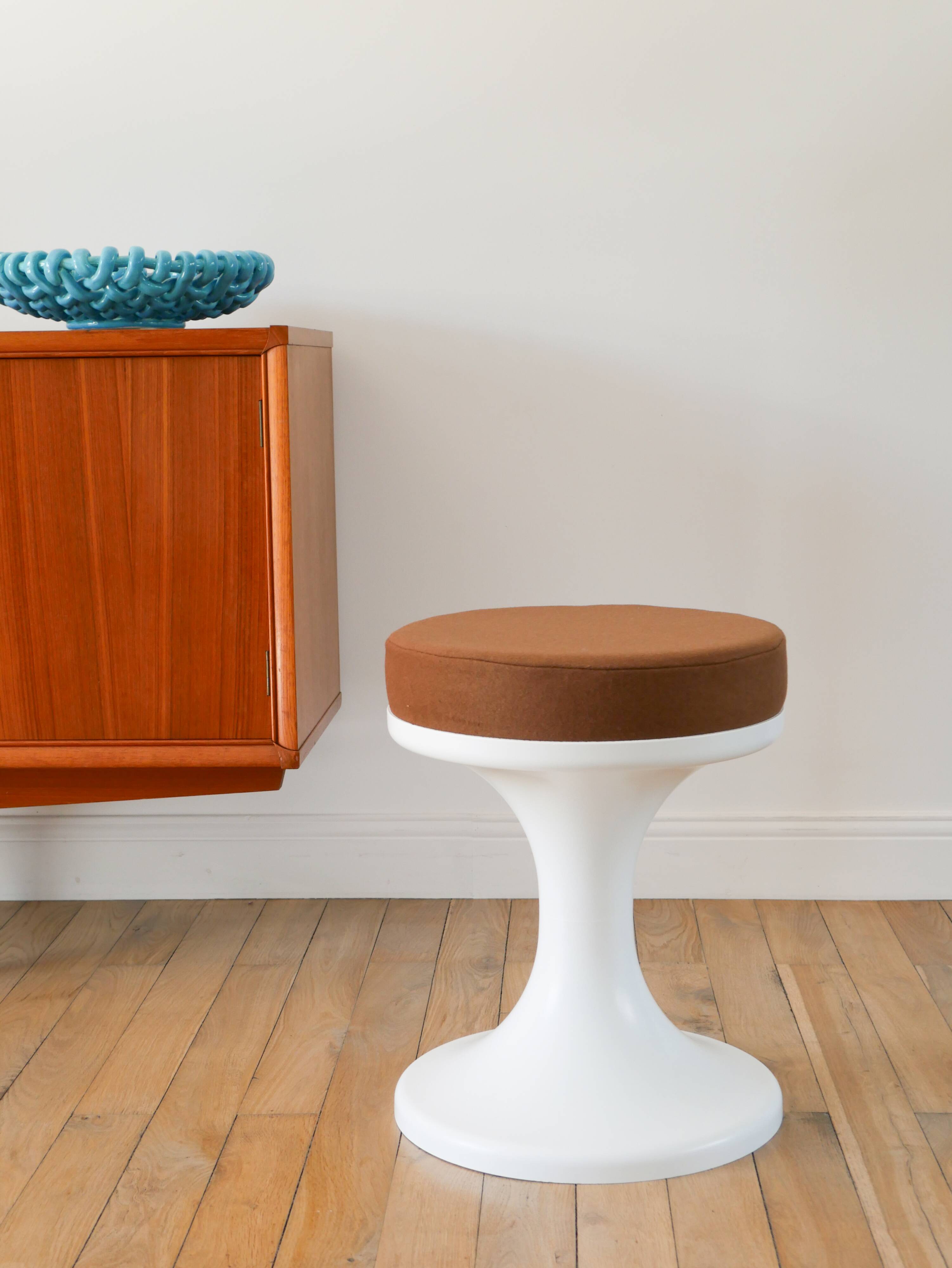 Tulip stool in Plastic and Wool, Mocha Mousse, Space Age Design, 1970