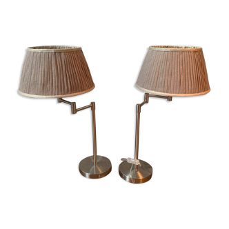2 bedside lamps