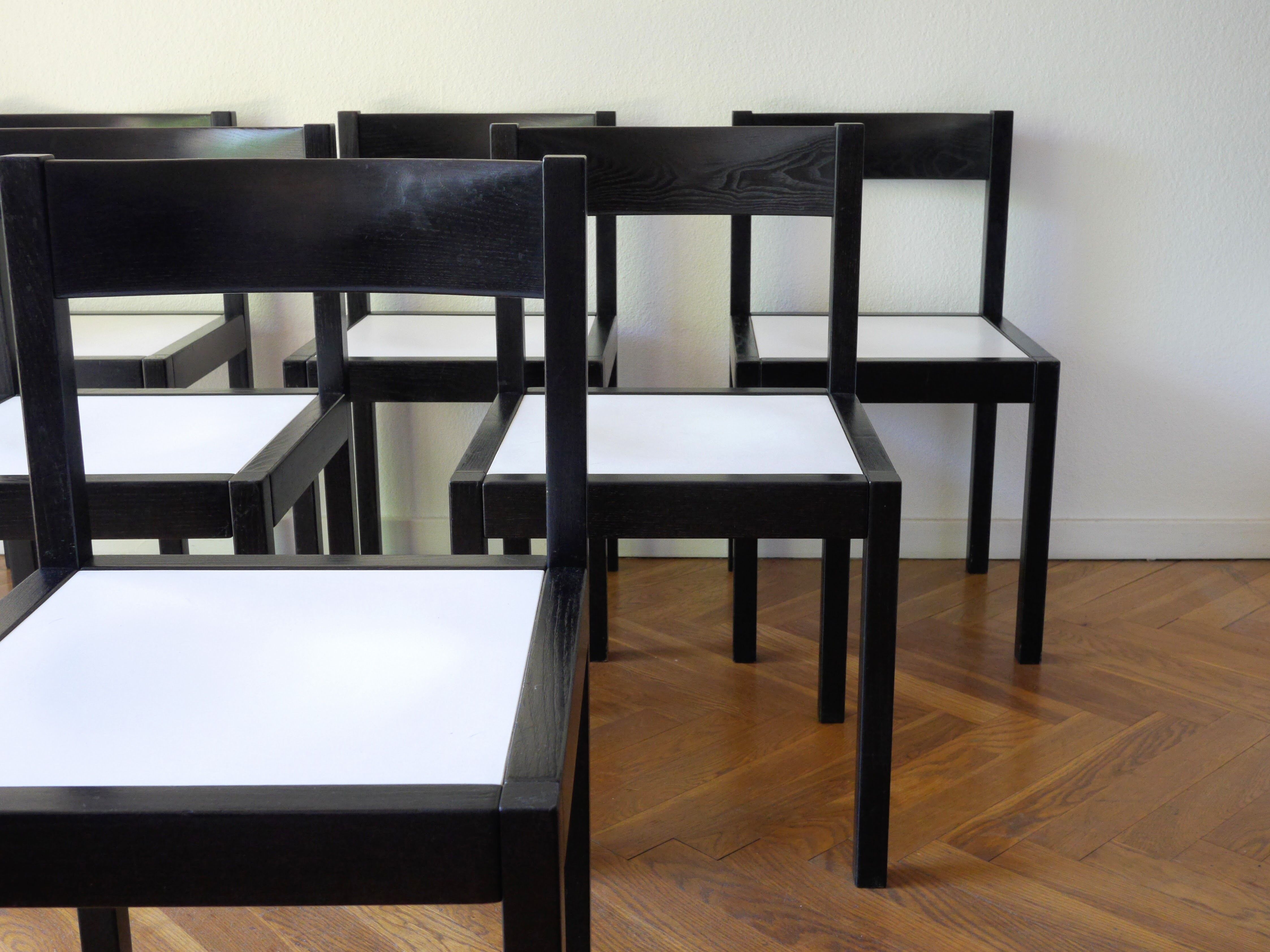 Ensemble de 6 chaises à manger noir et blanc du milieu du siècle