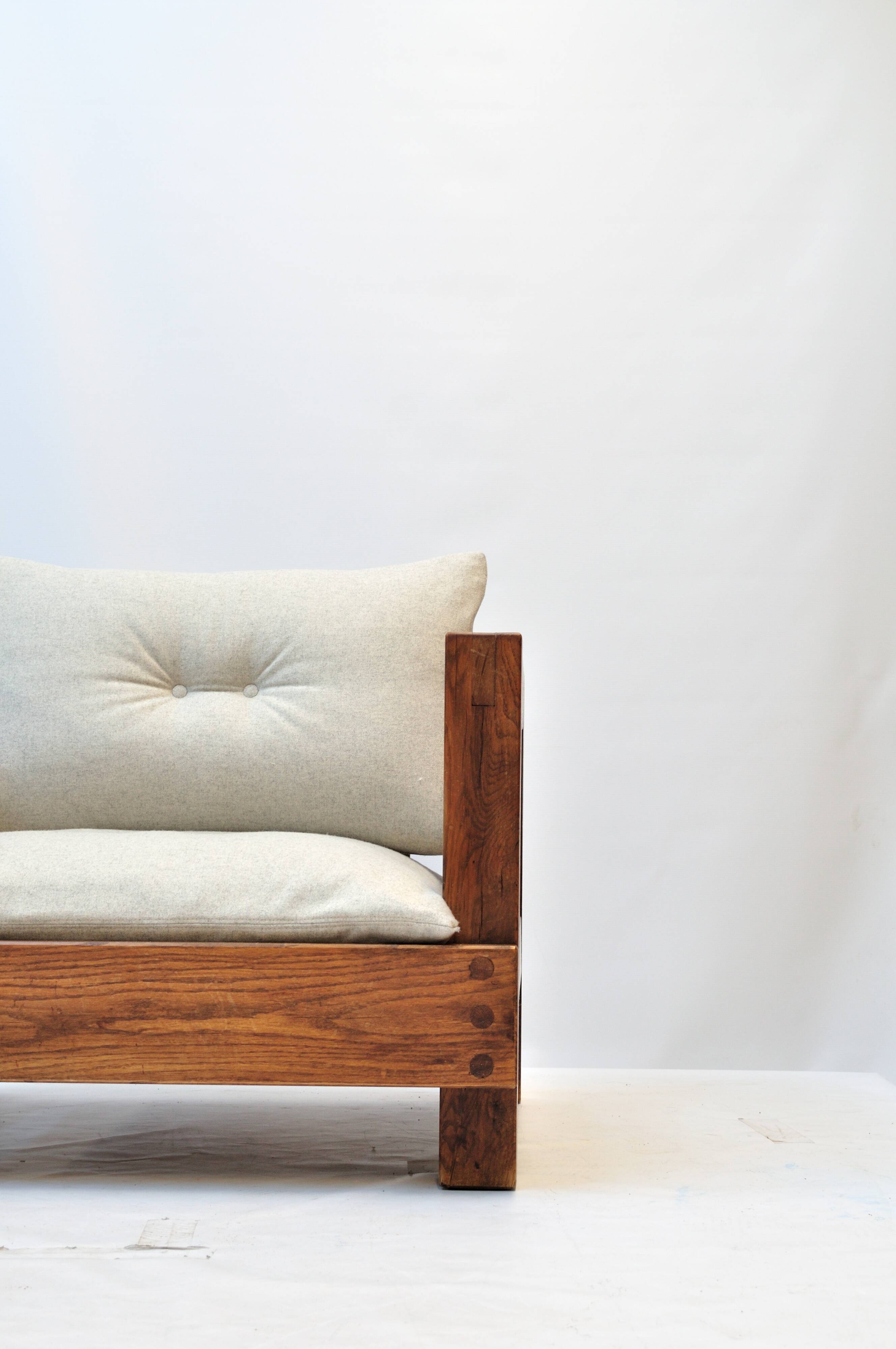 Fauteuil en chêne massif — reconstruit en 100 % laine vierge