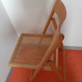 Folding chair in cannage