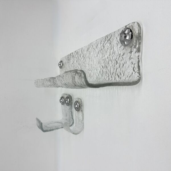 Ensemble de salle de bain Grohe en verre glacé : porte-serviette, porte-savon et plateau.