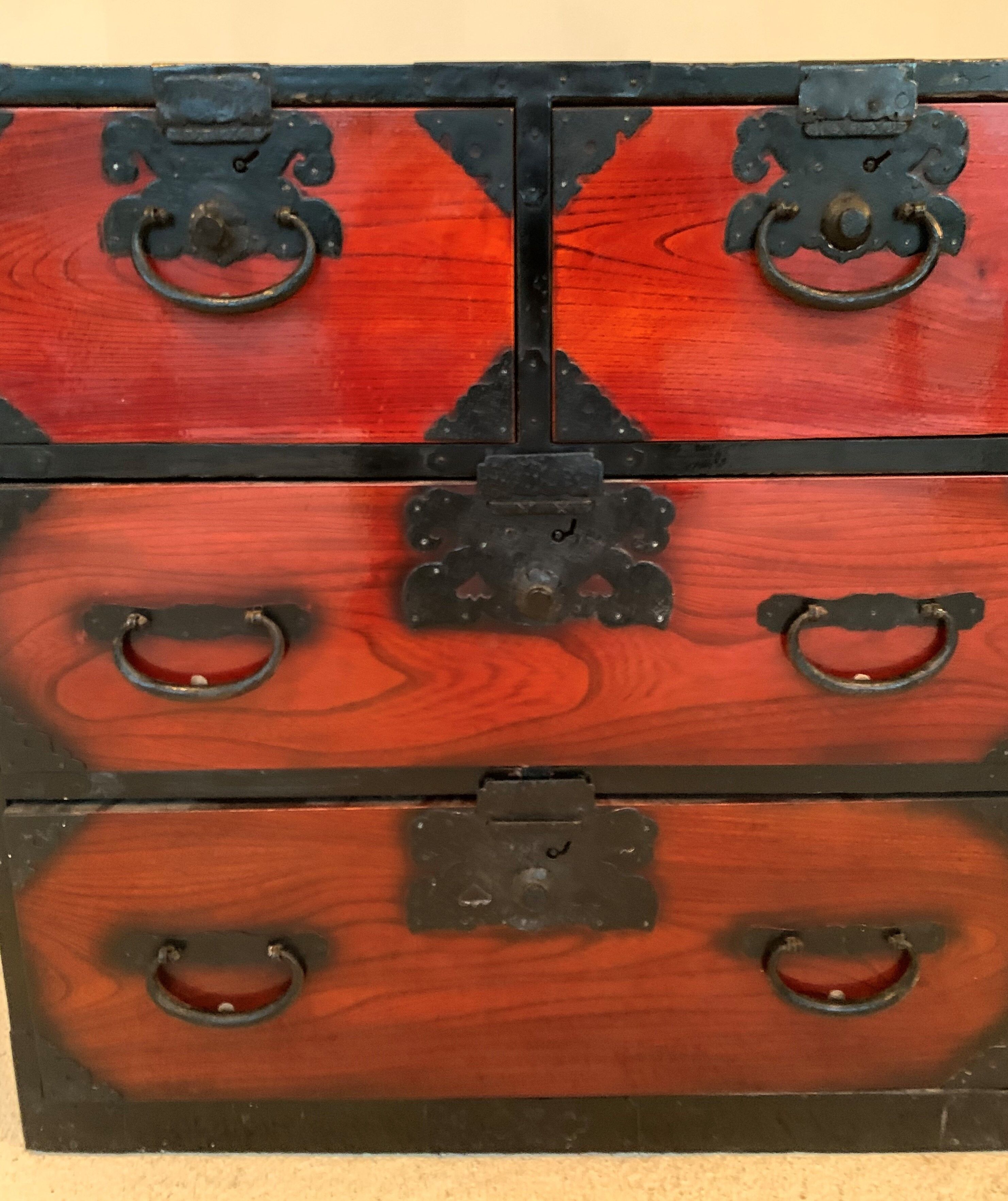 Japanese lacquered chest of drawers