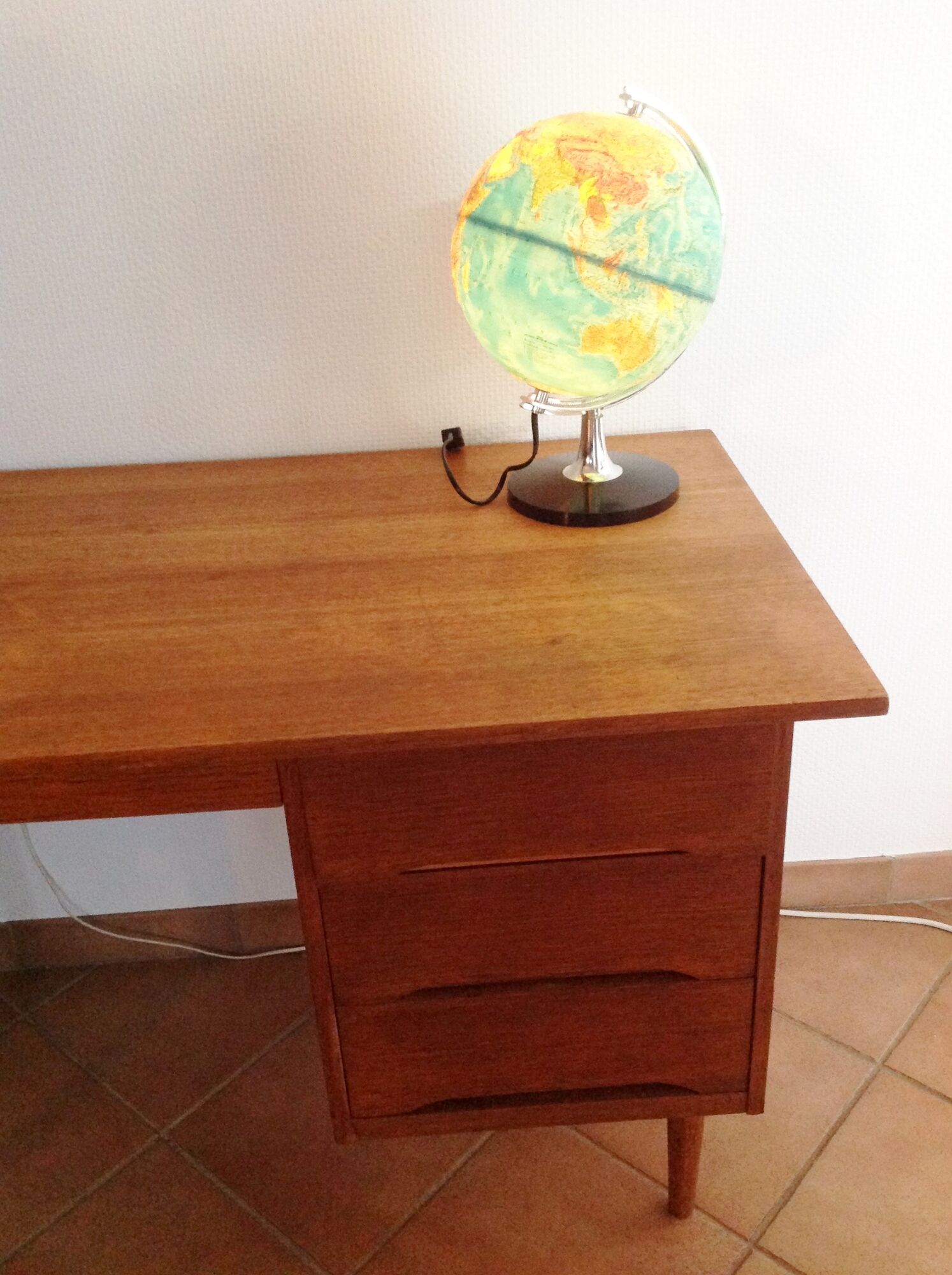 Scandinavian-style verni chene desk / vintage 60s