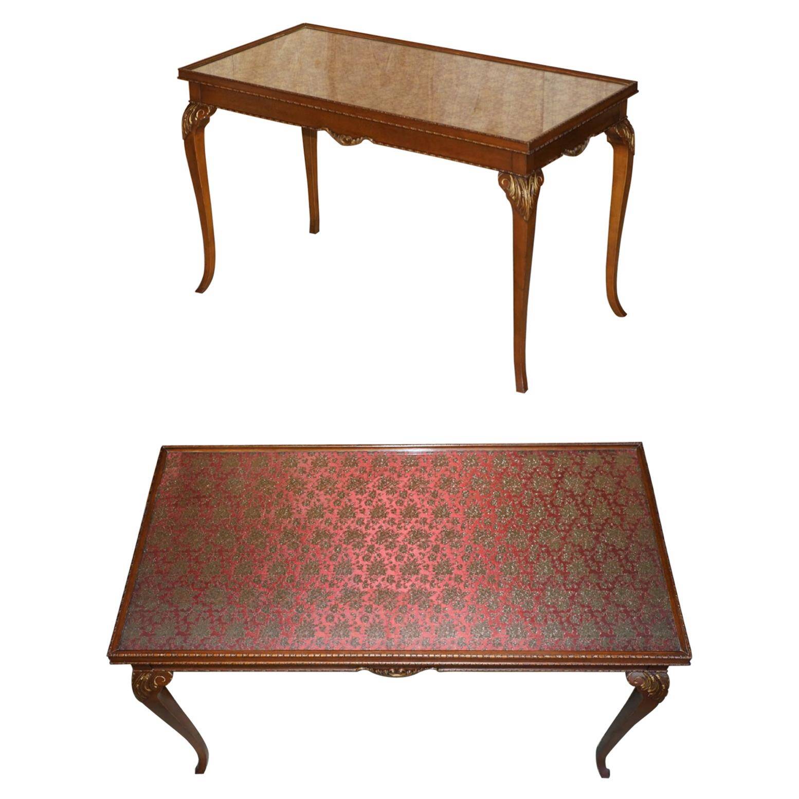 Table d'écriture vintage en bois dur avec dessus en verre brodé de soie