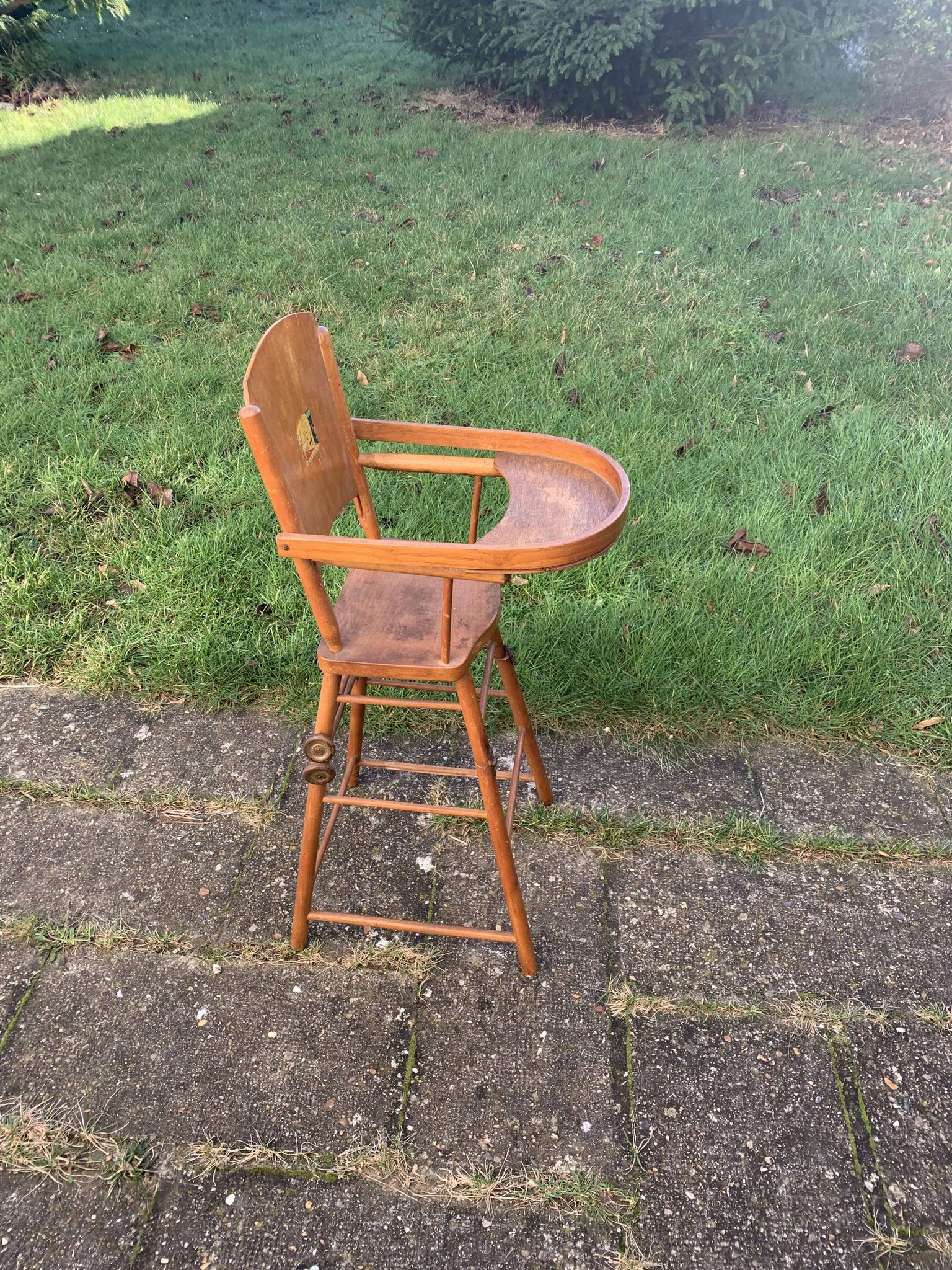 Chaise haute pour poupées en bois vintage