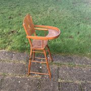 Chaise haute pour poupées en bois vintage