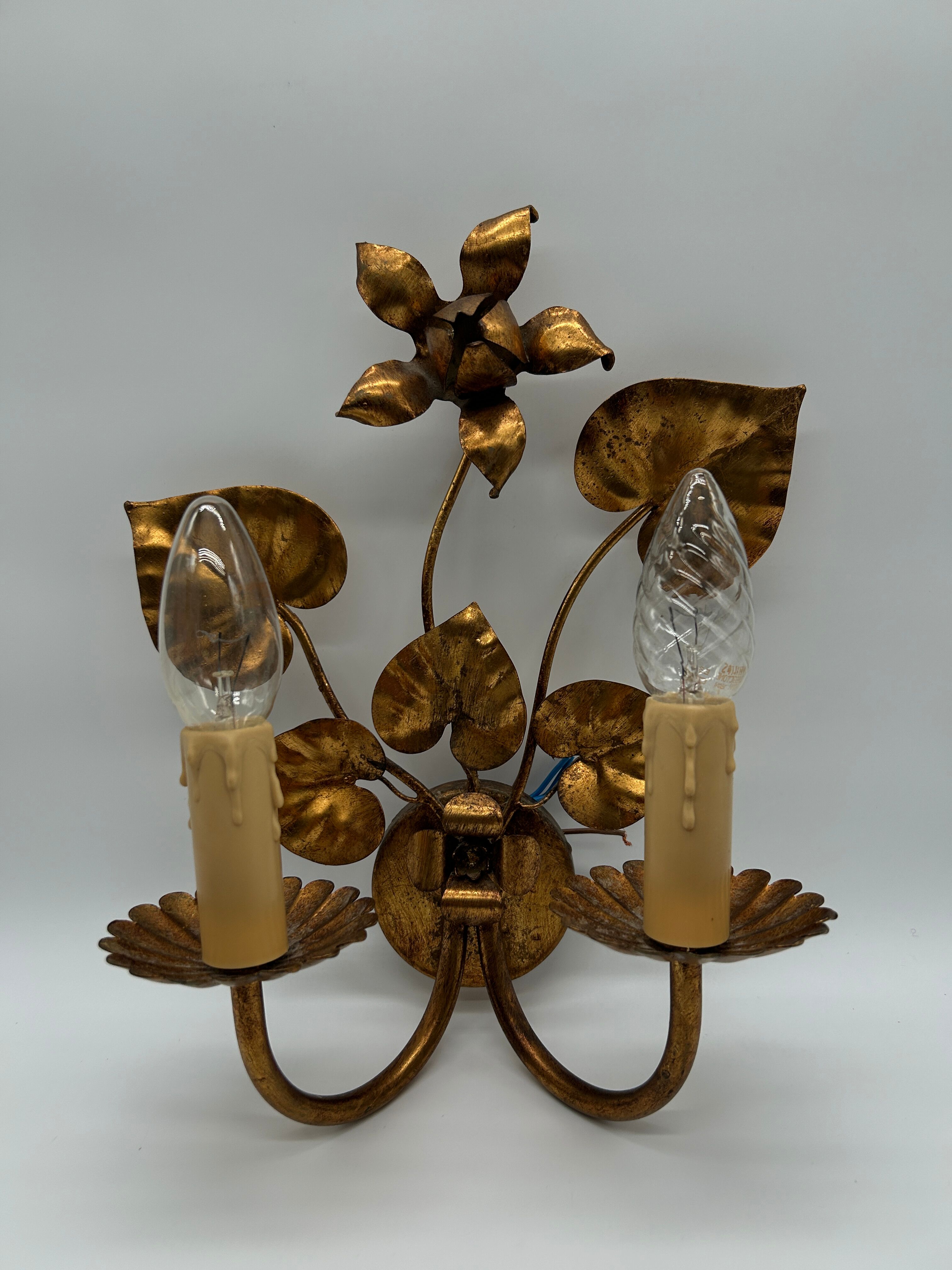 Applique en métal doré de style Hollywood Regency
