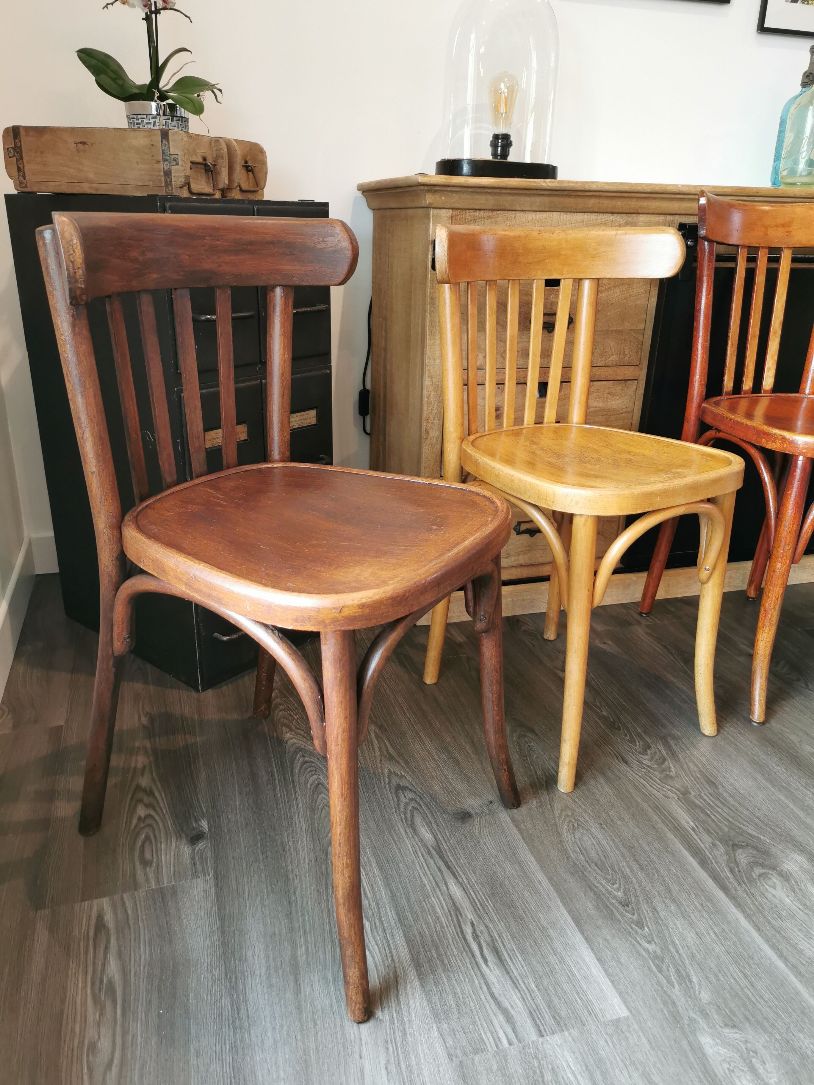 Series of 6 mismatched bistro chairs Mahieu and Luterma