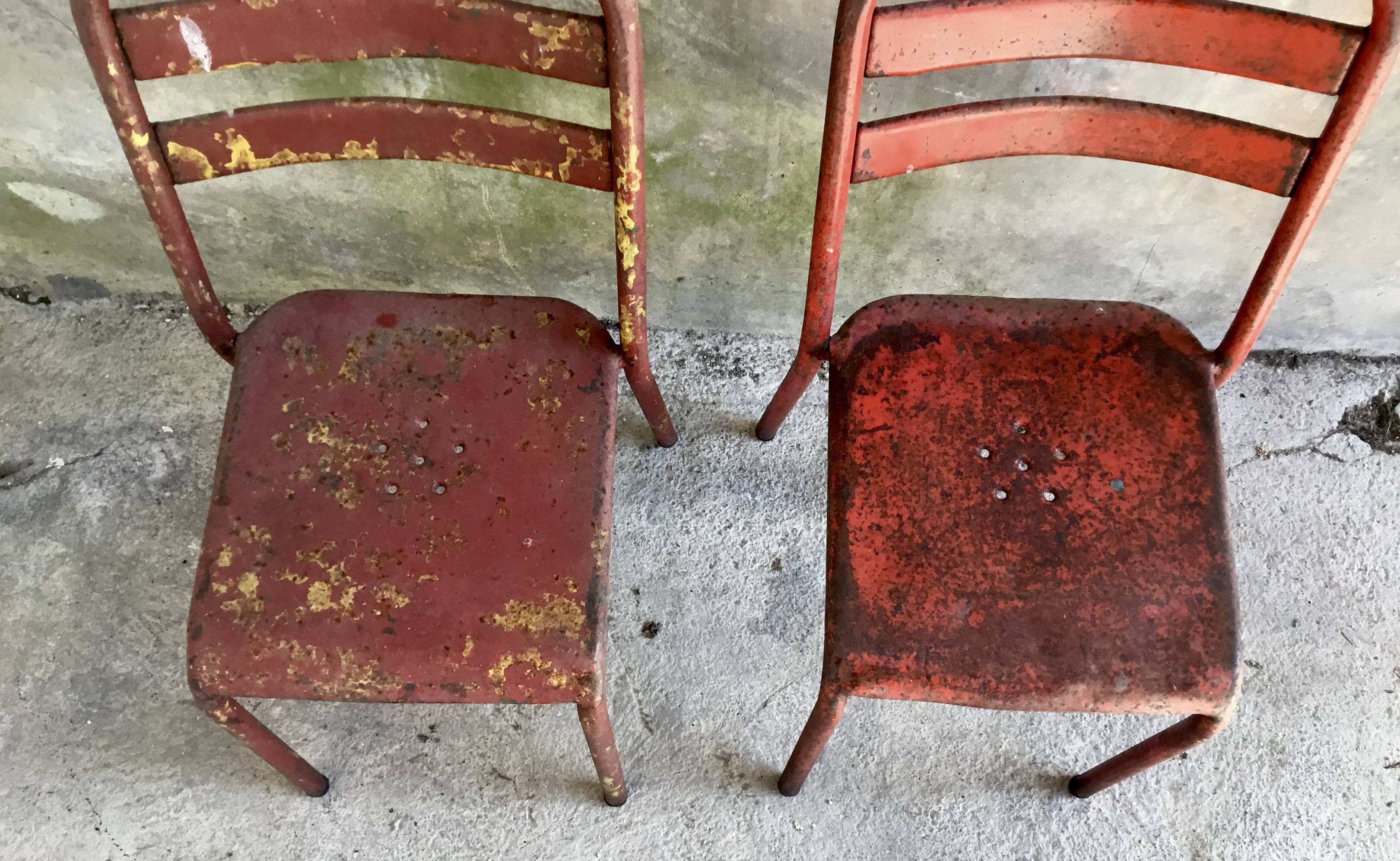 Paire de chaises tolix T2 rouge - assise pleine - 1950