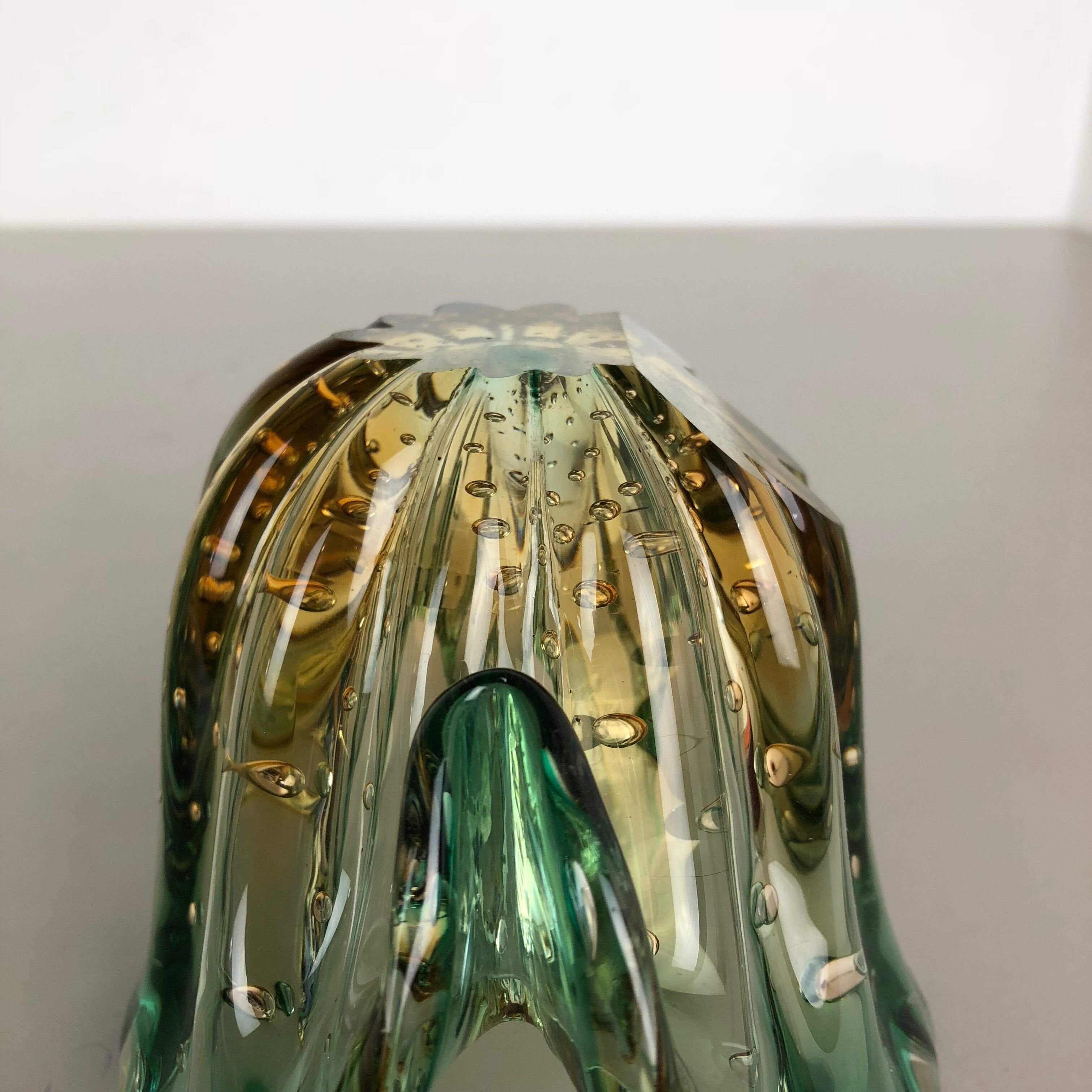Seguso Bullicante bubble Murano glass shell bowl, 1970s