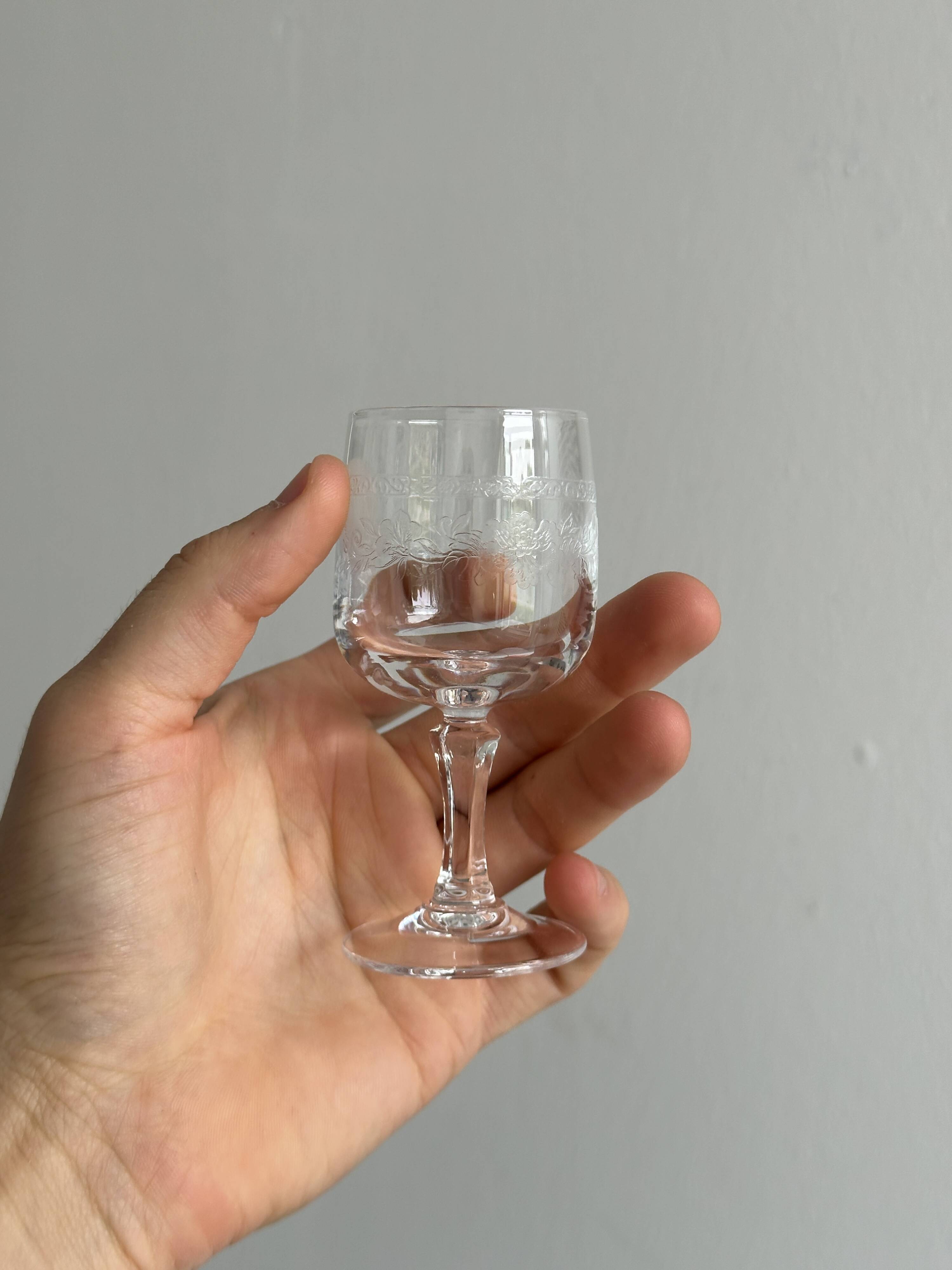 10 crystal liqueur glasses with floral motifs, Matignon model
