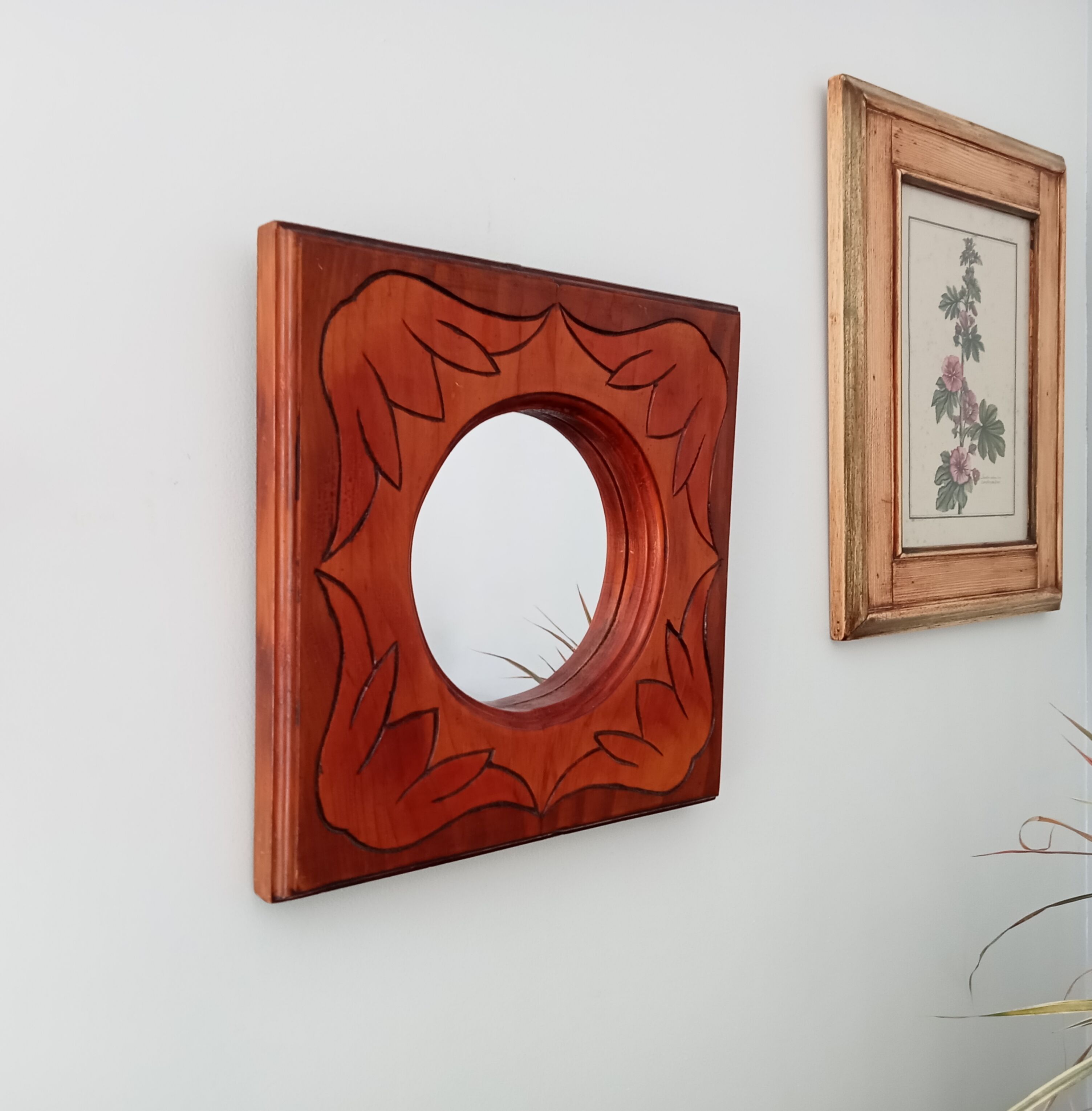 Vintage mirror in carved solid wood, 35 cm