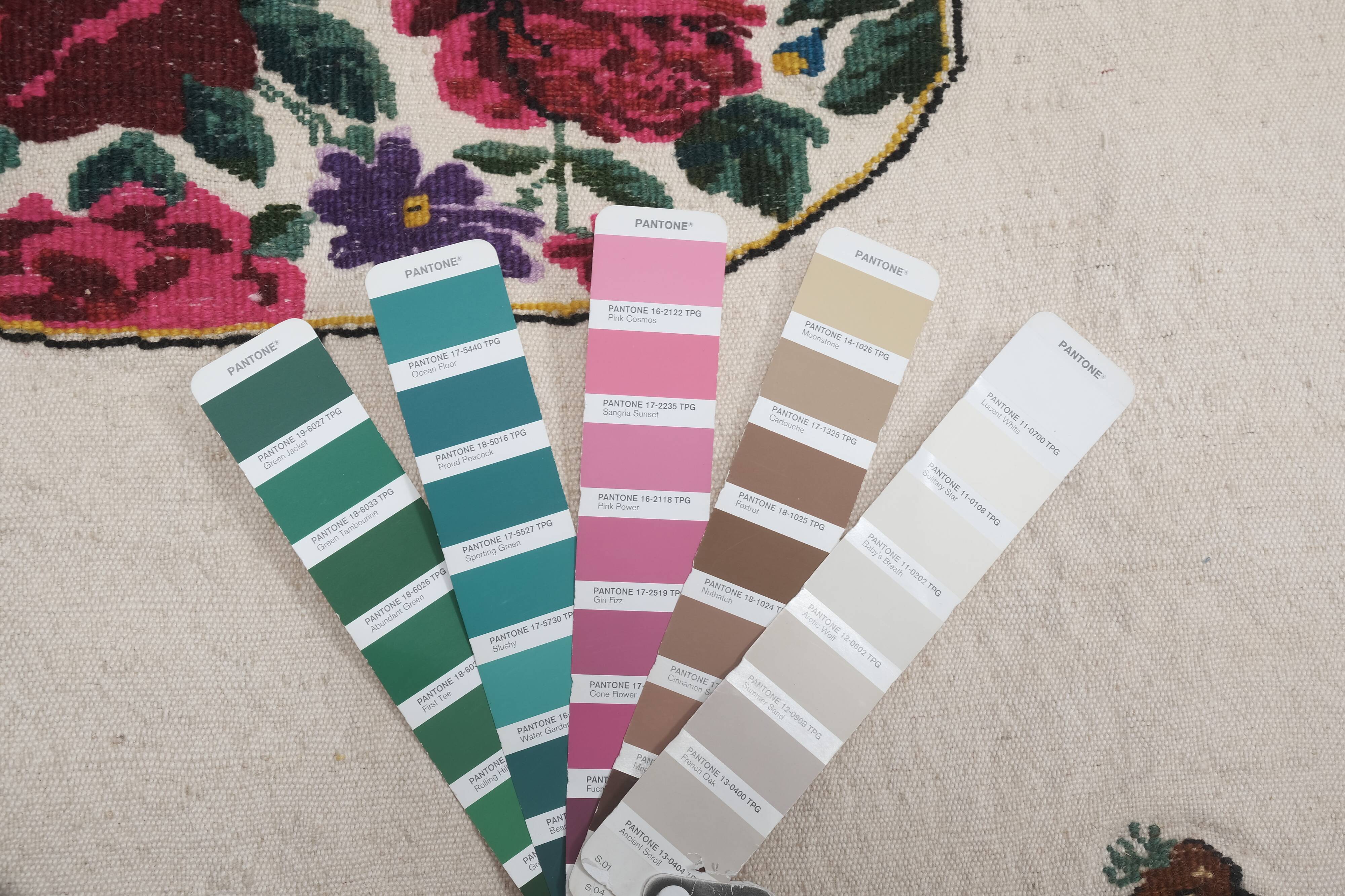 Vintage Turkish rug from Oushak, hand-woven 115x144 cm