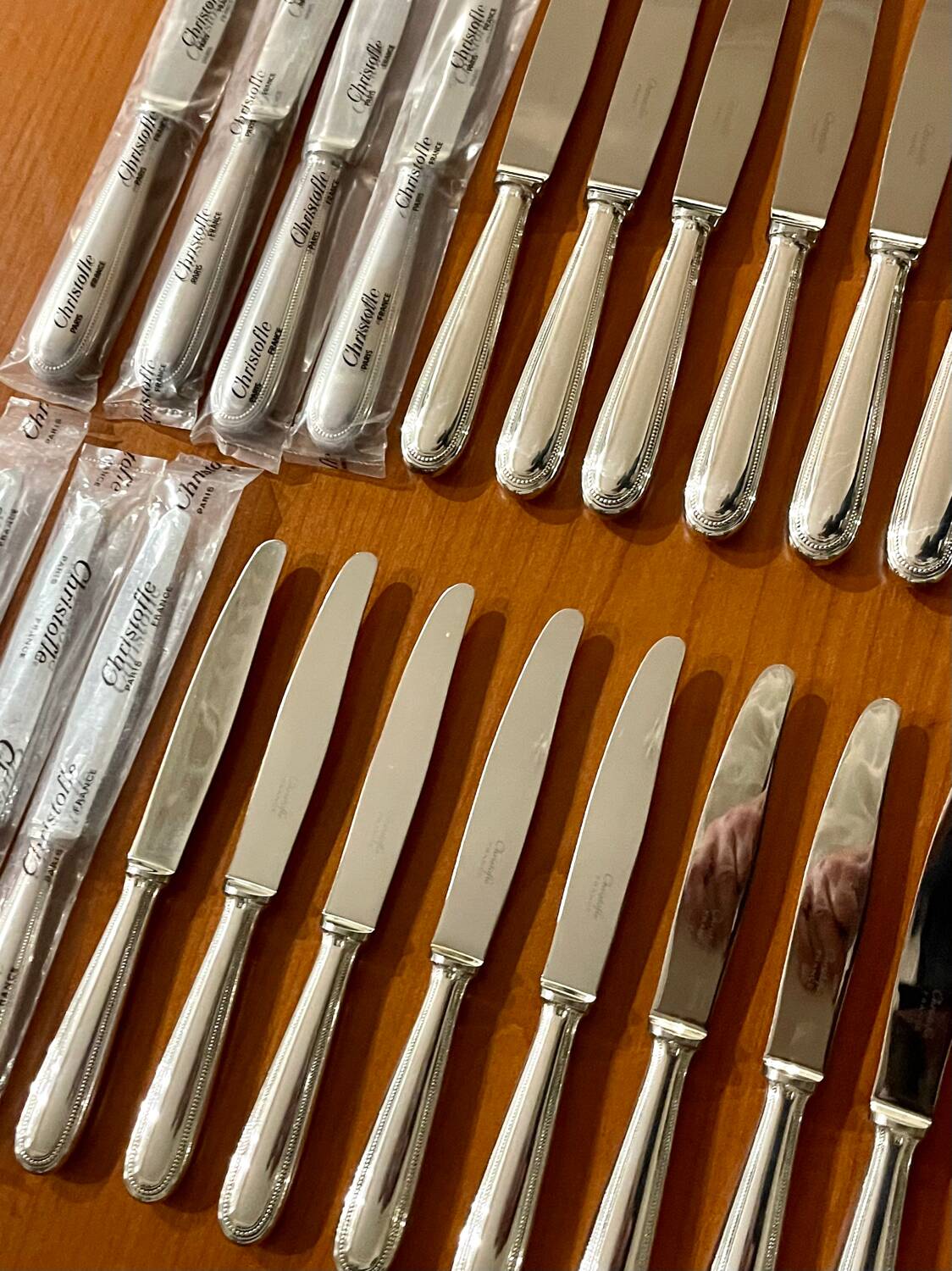 Christofle pearls, 24 knives excellent condition with box